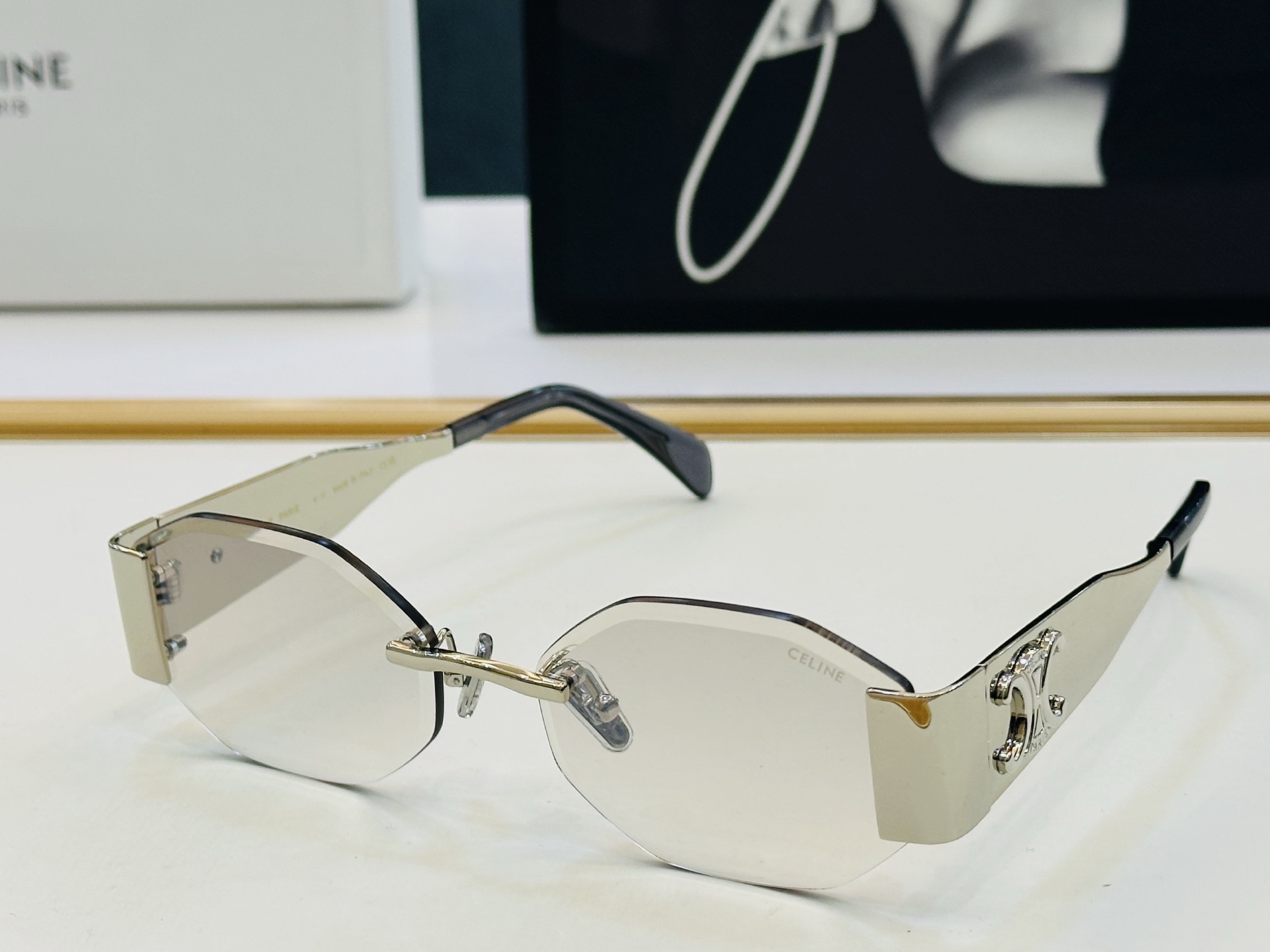 【CELINE】赛琳 CL1864LU Size：57口17-145 一直热销的款式 欧美风 光泽度好 