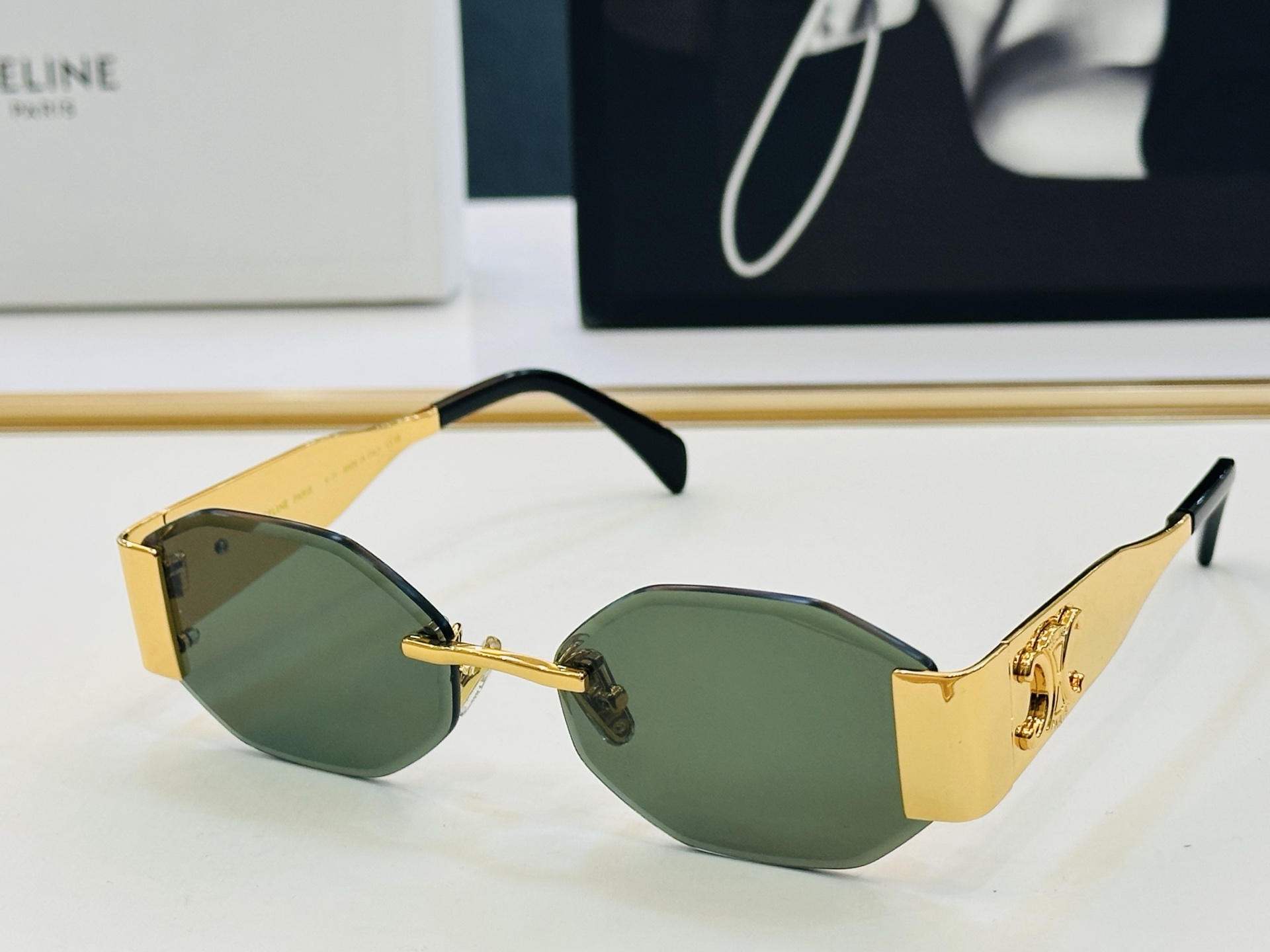 【CELINE】赛琳 CL1864LU Size：57口17-145 一直热销的款式 欧美风 光泽度好 