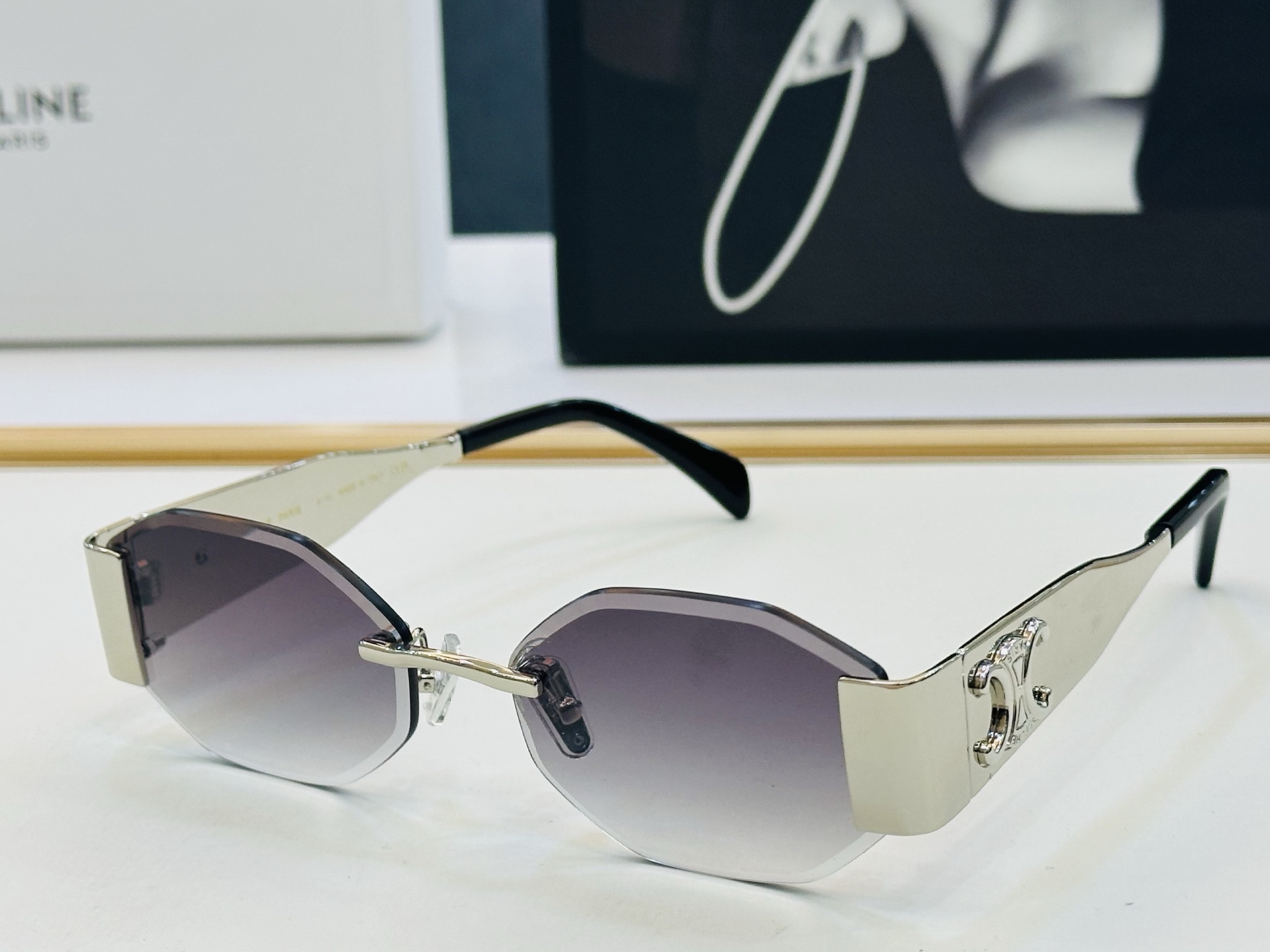 【CELINE】赛琳 CL1864LU Size：57口17-145 一直热销的款式 欧美风 光泽度好 