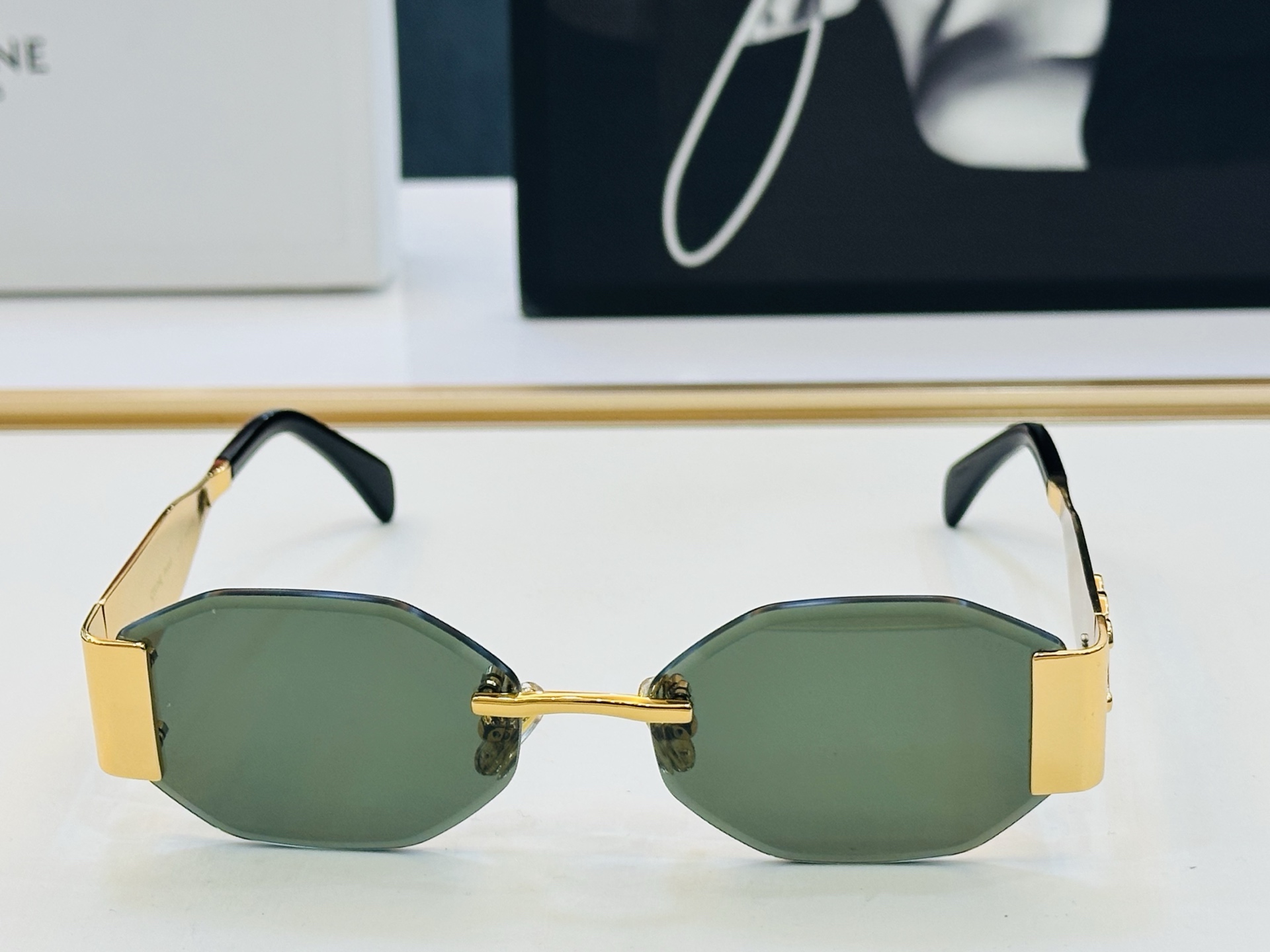 【CELINE】赛琳 CL1864LU Size：57口17-145 一直热销的款式 欧美风 光泽度好 