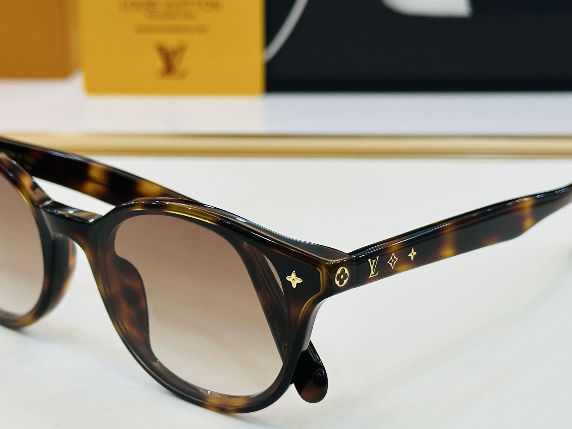 路易家 🎩Z3111U Size：62口19-145 充满活力的 展现独特个性🌟展现大气的你 B高品质 