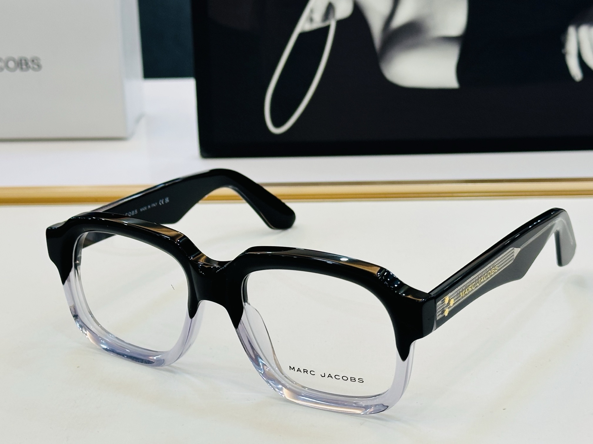 Marc jacobs 马杰家 MJ893 Size：55口19-145 采用今年流行的板材 Z完美设计