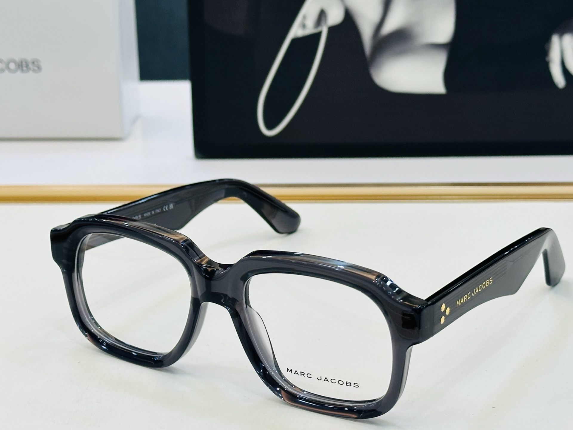 Marc jacobs 马杰家 MJ893 Size：55口19-145 采用今年流行的板材 Z完美设计