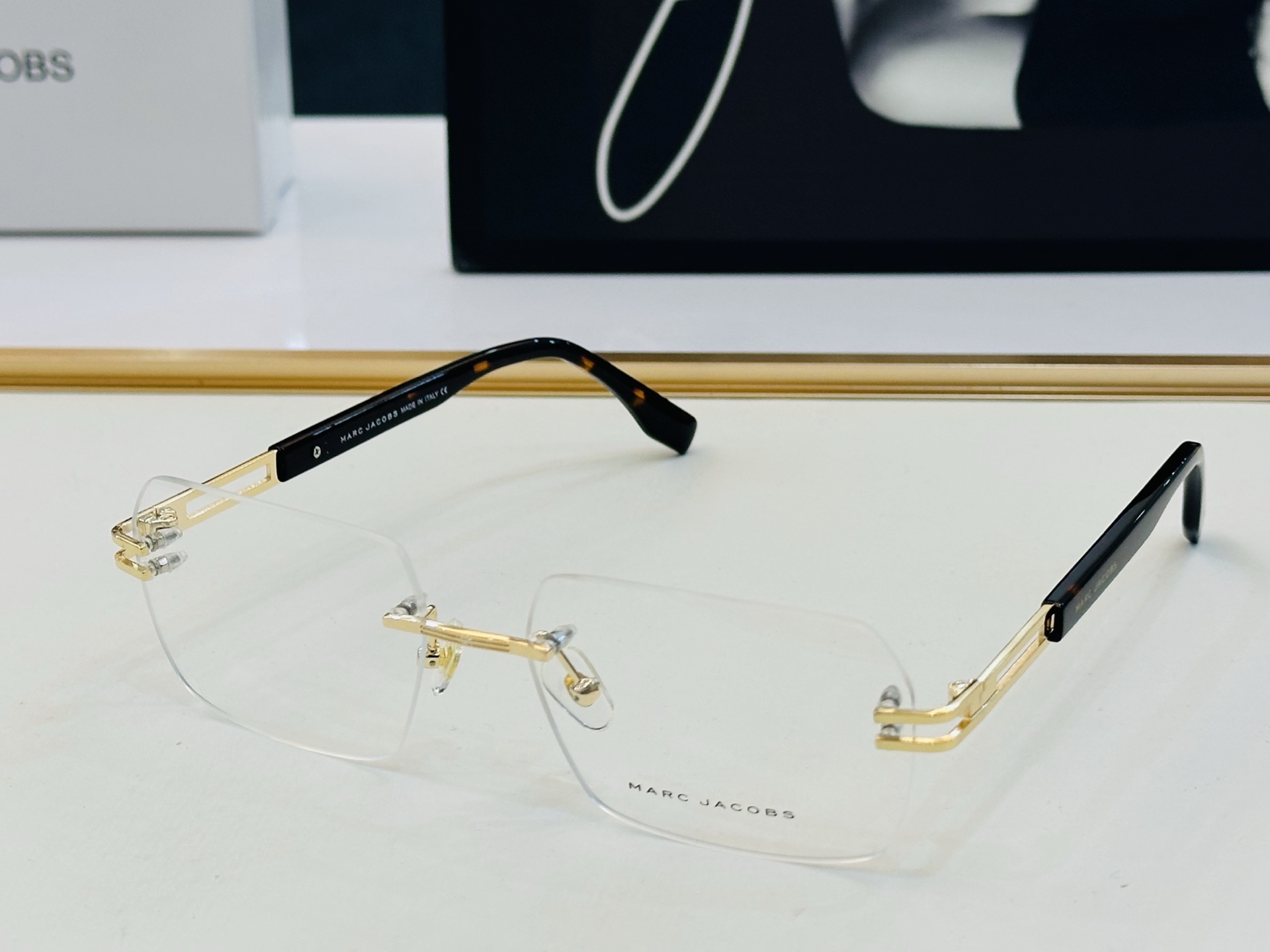 Marc jacobs 马杰家 MARC750 Size：58口17-145 采用今年流行的板材 L完美