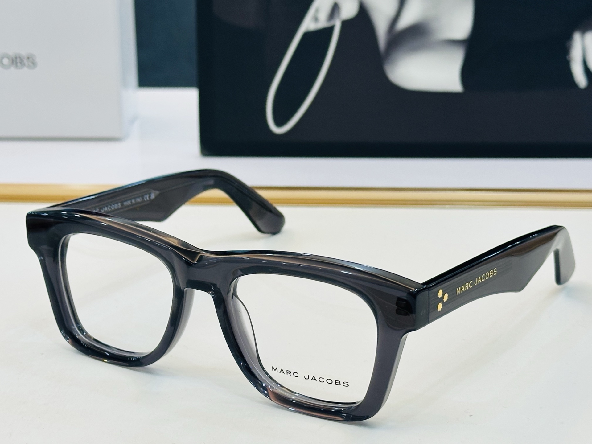 Marc jacobs 马杰家 MJ895 Size：54口20-145 采用今年流行的板材 Z完美设计