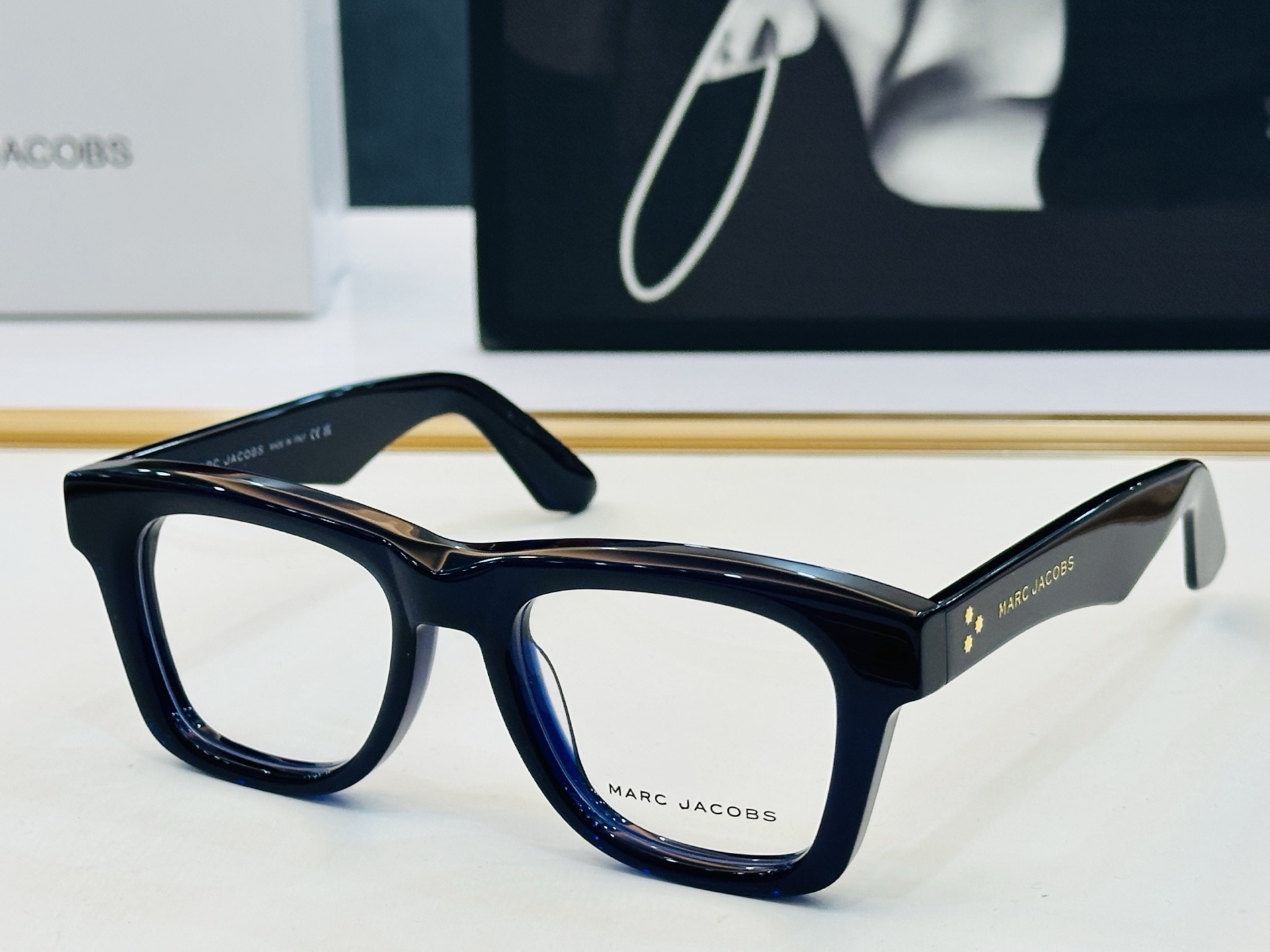 Marc jacobs 马杰家 MJ895 Size：54口20-145 采用今年流行的板材 Z完美设计