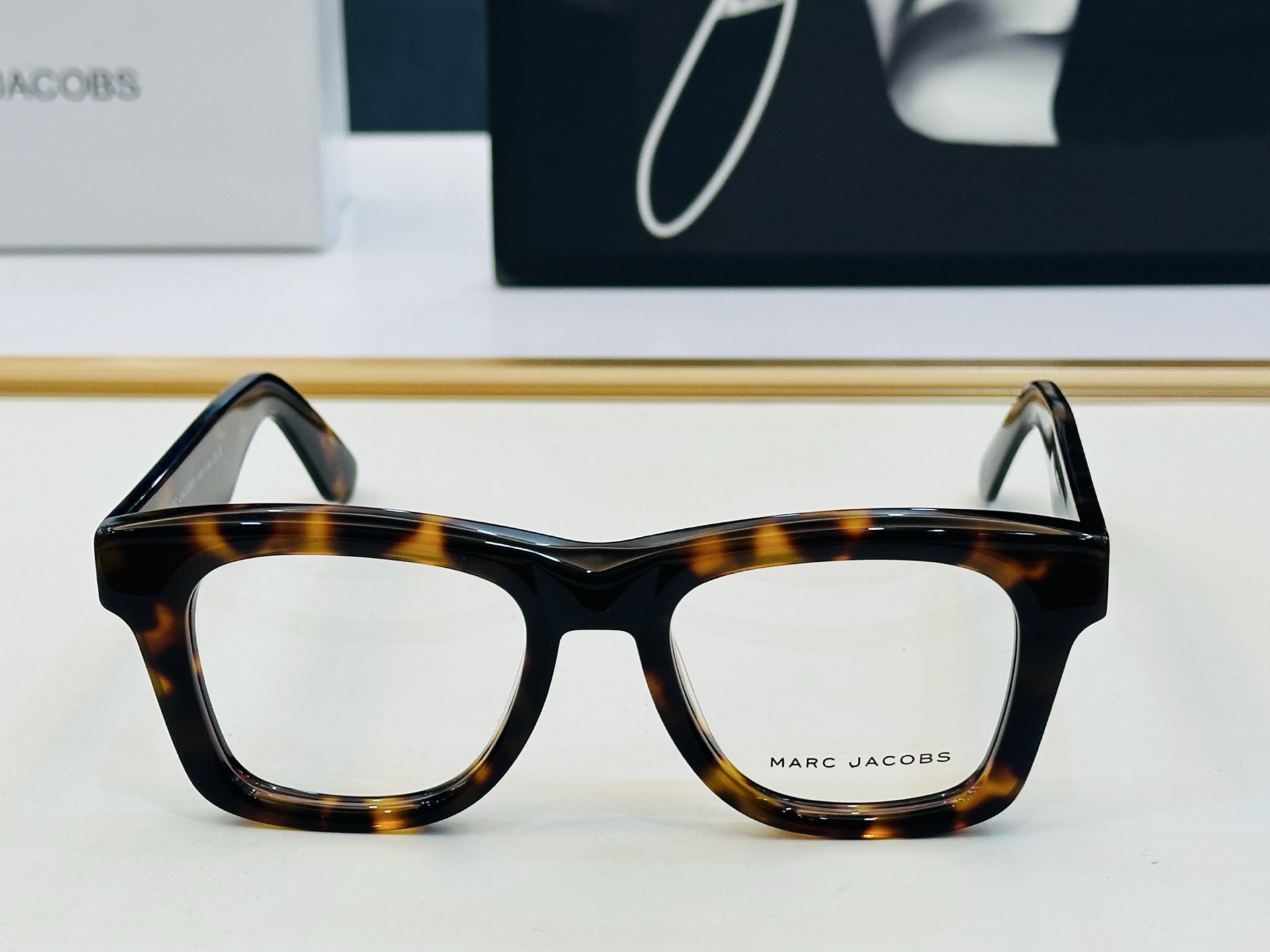 Marc jacobs 马杰家 MJ895 Size：54口20-145 采用今年流行的板材 Z完美设计