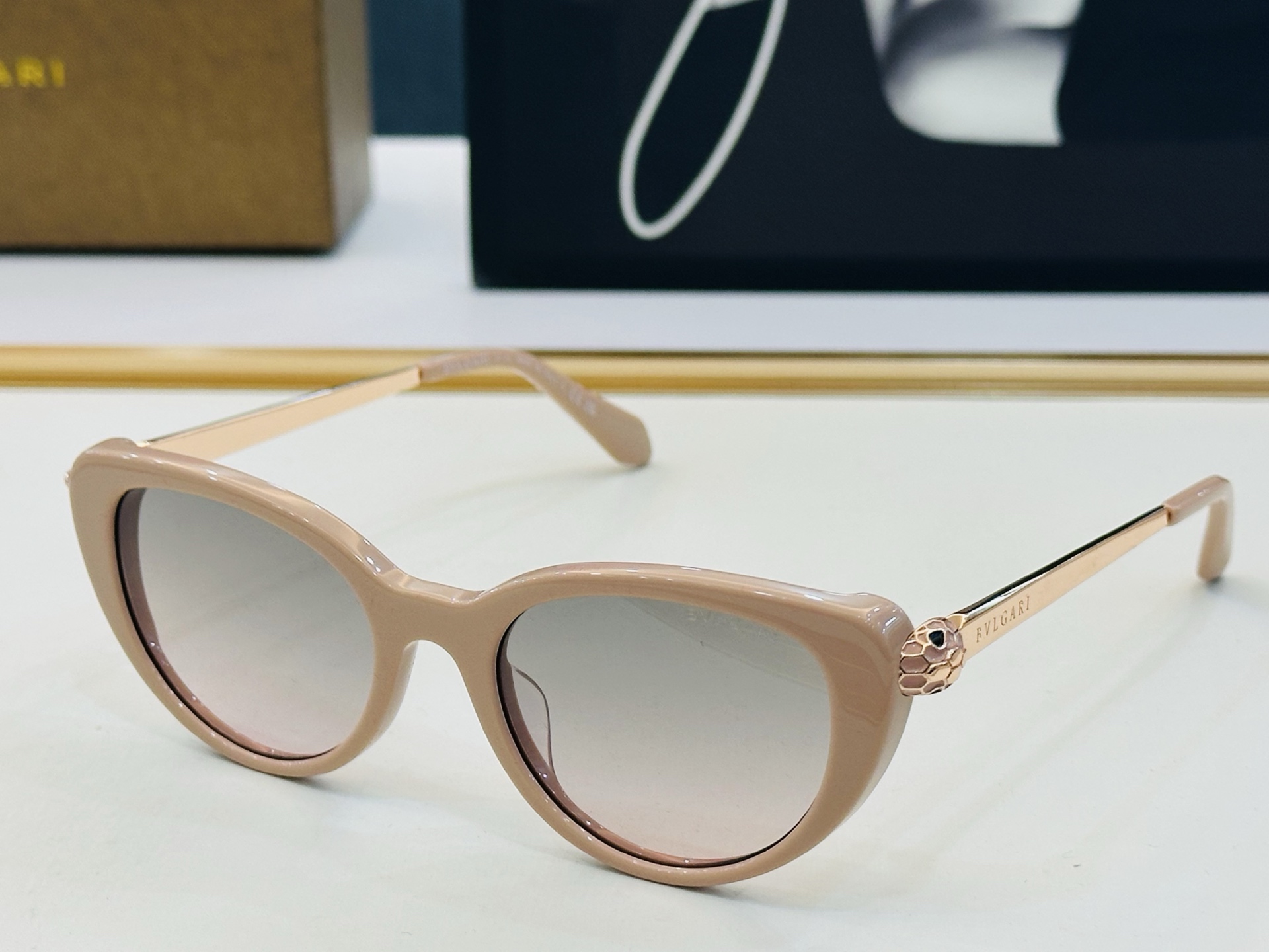 🆕款 官网同售 宝格家 BV40067 👍 Size ：50口19-140 绝对要买😎品质非常完美 C出