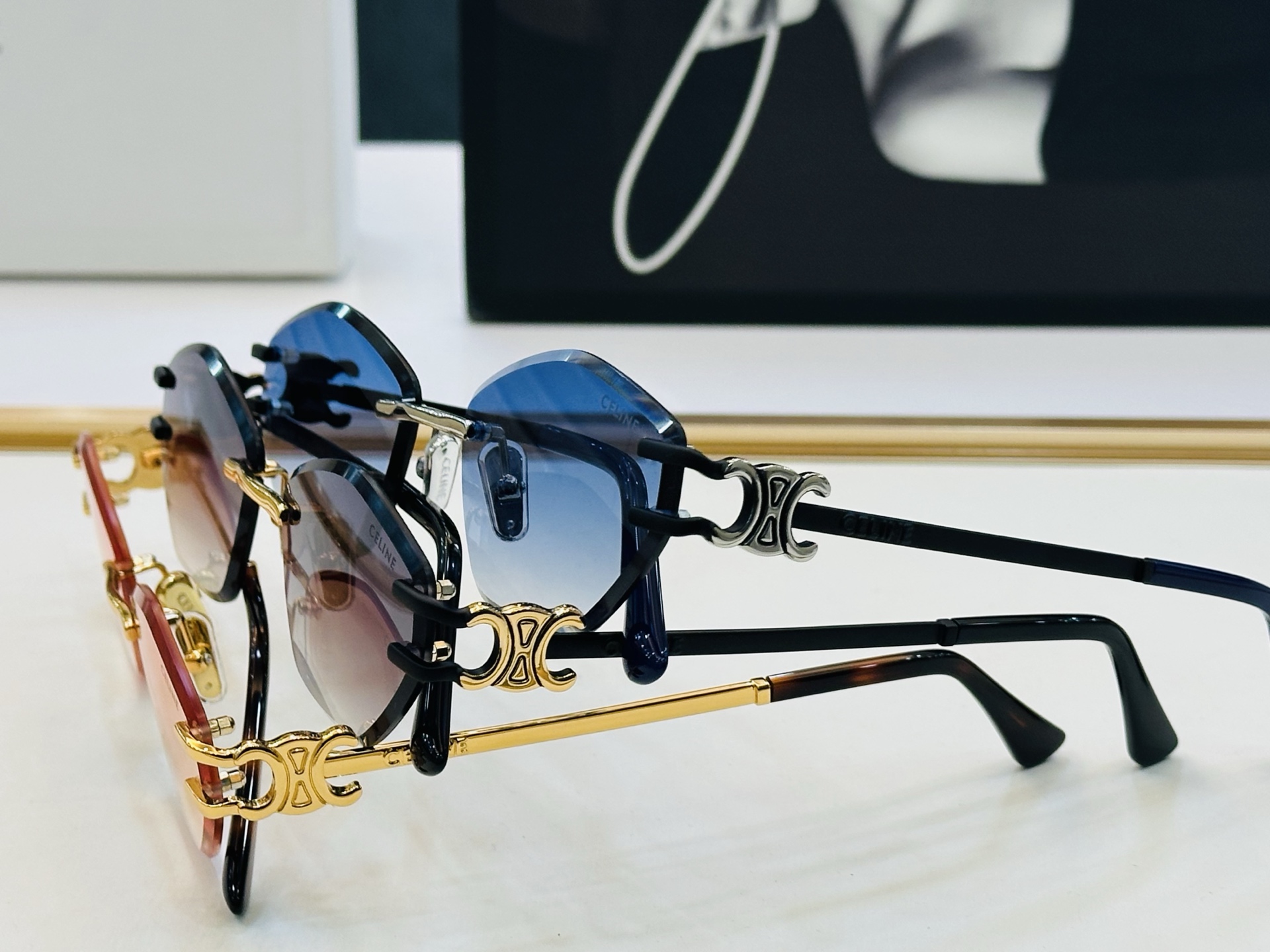 【CELINE】赛琳 CL42146U Size：56口17-140 一直热销的款式 欧美风 光泽度好 