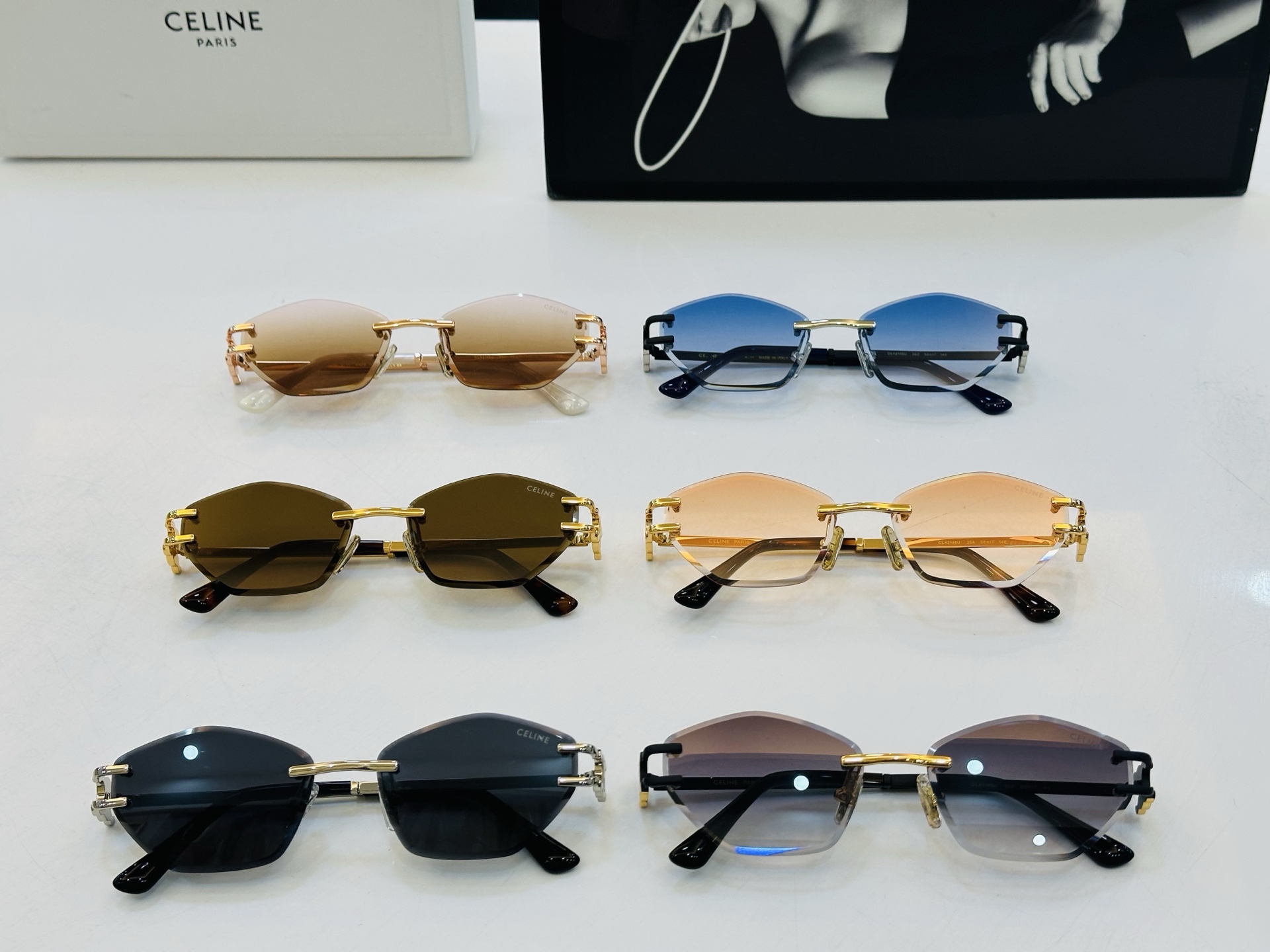 【CELINE】赛琳 CL42146U Size：56口17-140 一直热销的款式 欧美风 光泽度好 