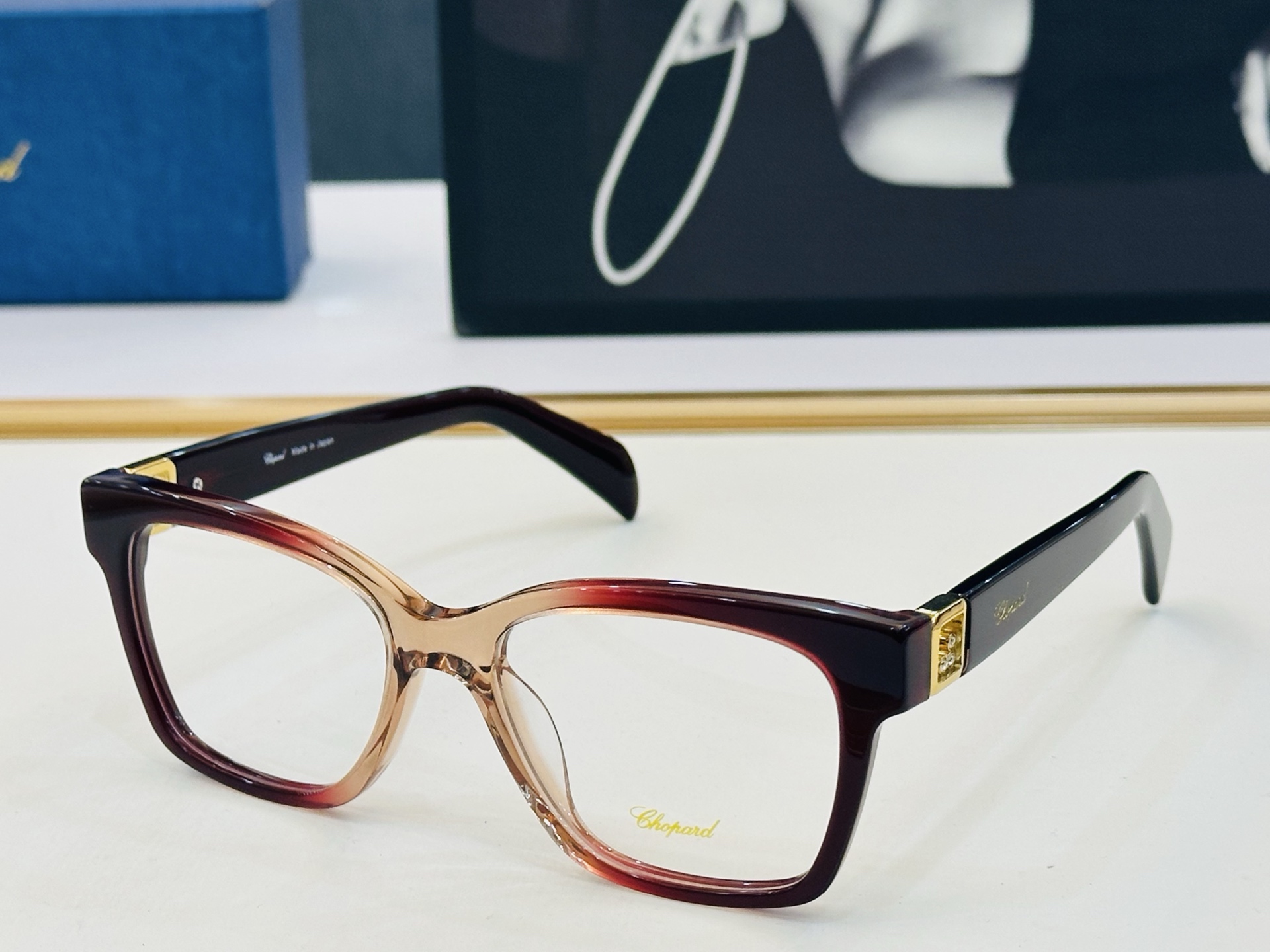 原版 ChoPard肖邦 MODEL: VCH401S Size：54口18-145 以现代时尚的设计风