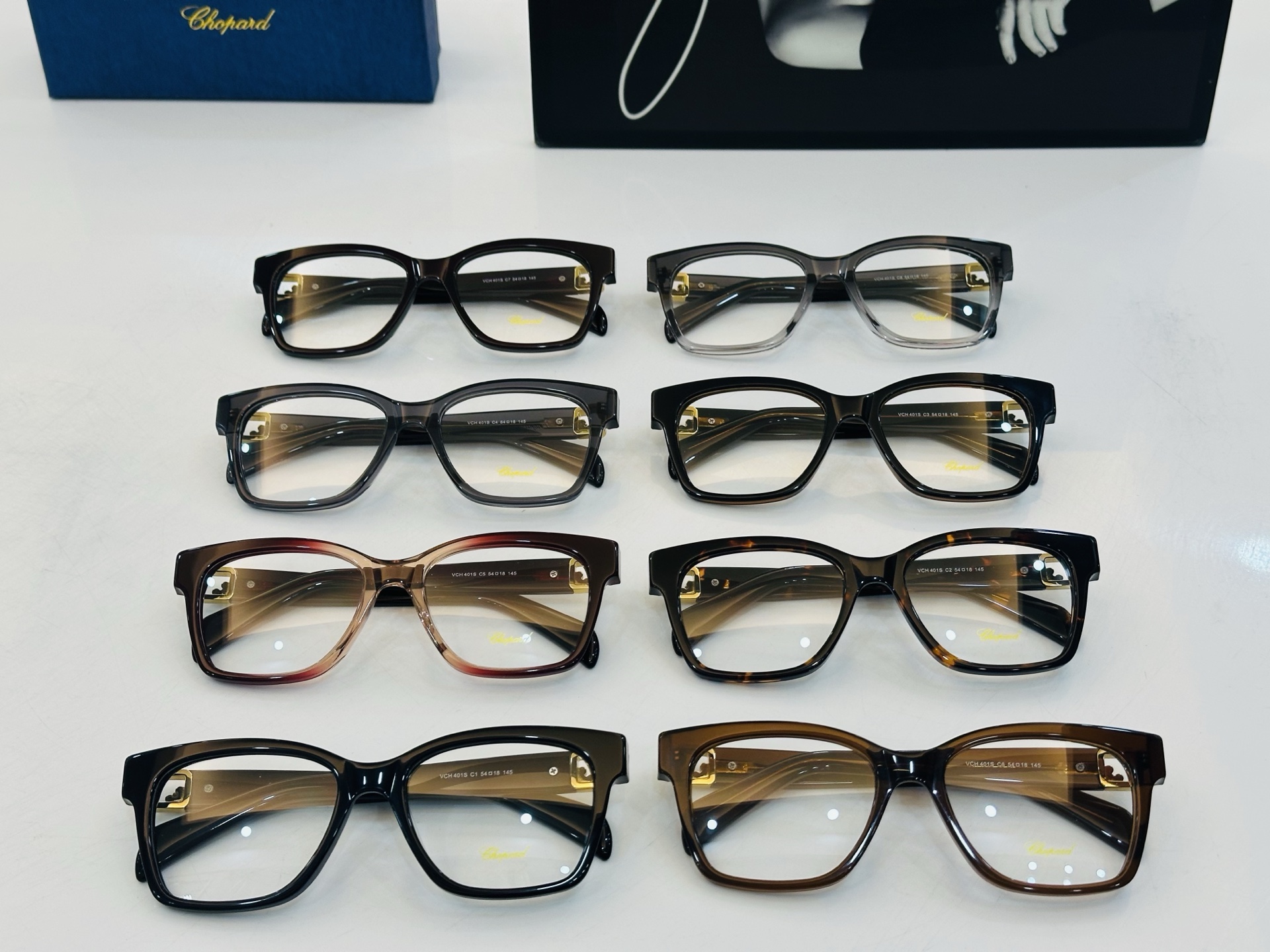 原版 ChoPard肖邦 MODEL: VCH401S Size：54口18-145 以现代时尚的设计风