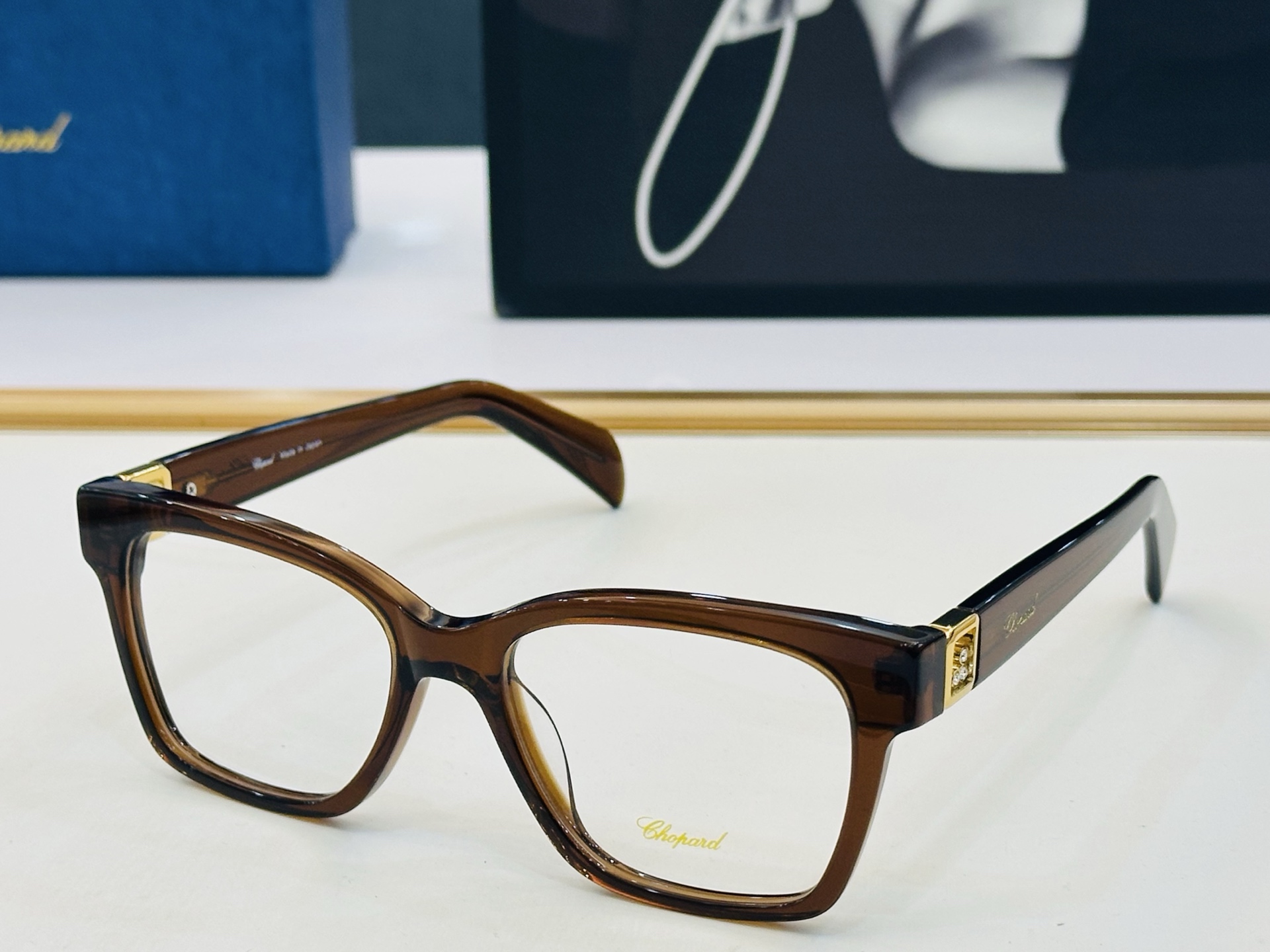 原版 ChoPard肖邦 MODEL: VCH401S Size：54口18-145 以现代时尚的设计风