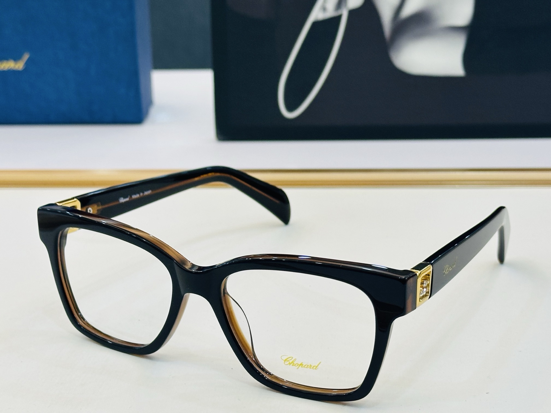 原版 ChoPard肖邦 MODEL: VCH401S Size：54口18-145 以现代时尚的设计风