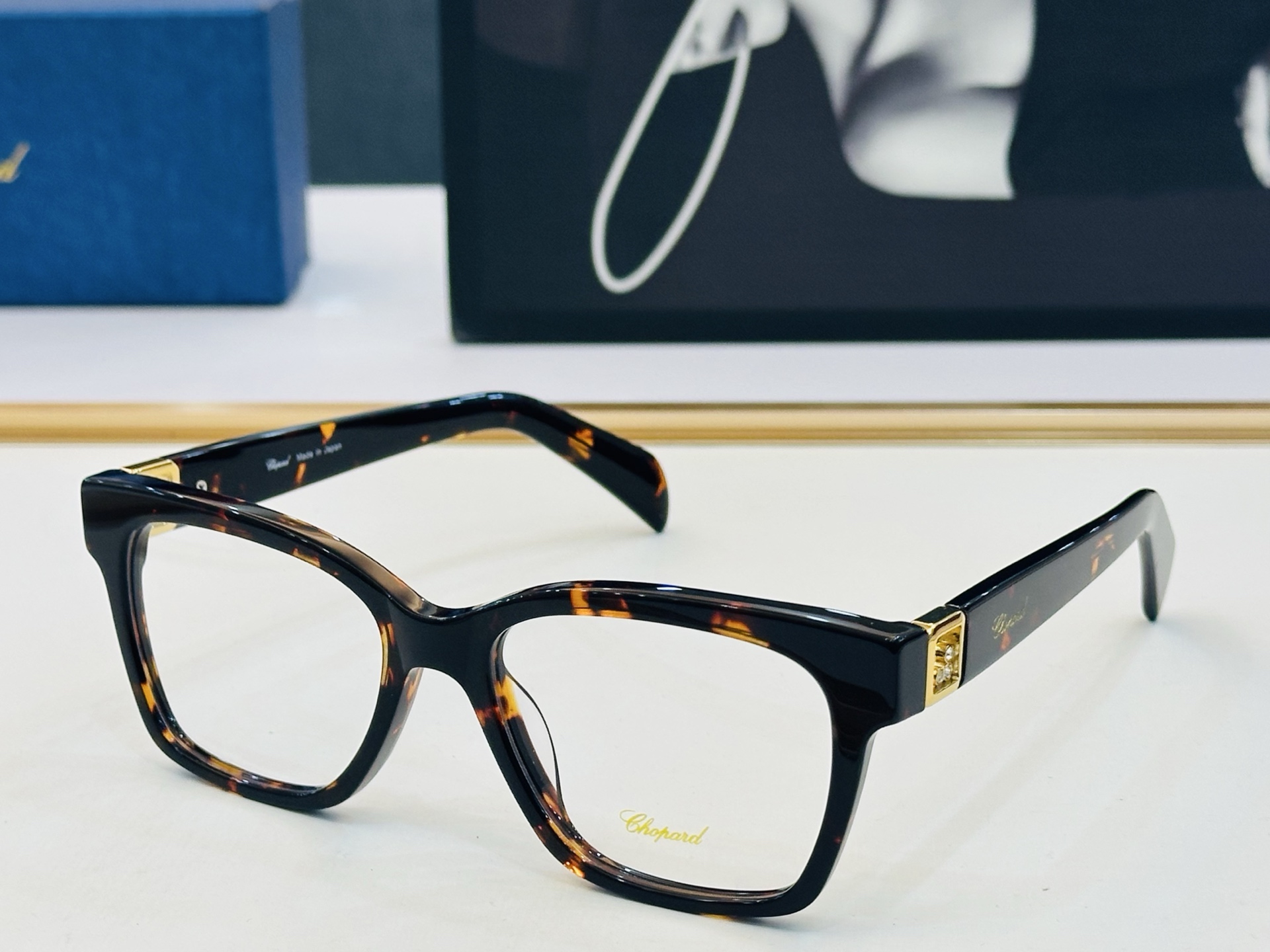 原版 ChoPard肖邦 MODEL: VCH401S Size：54口18-145 以现代时尚的设计风