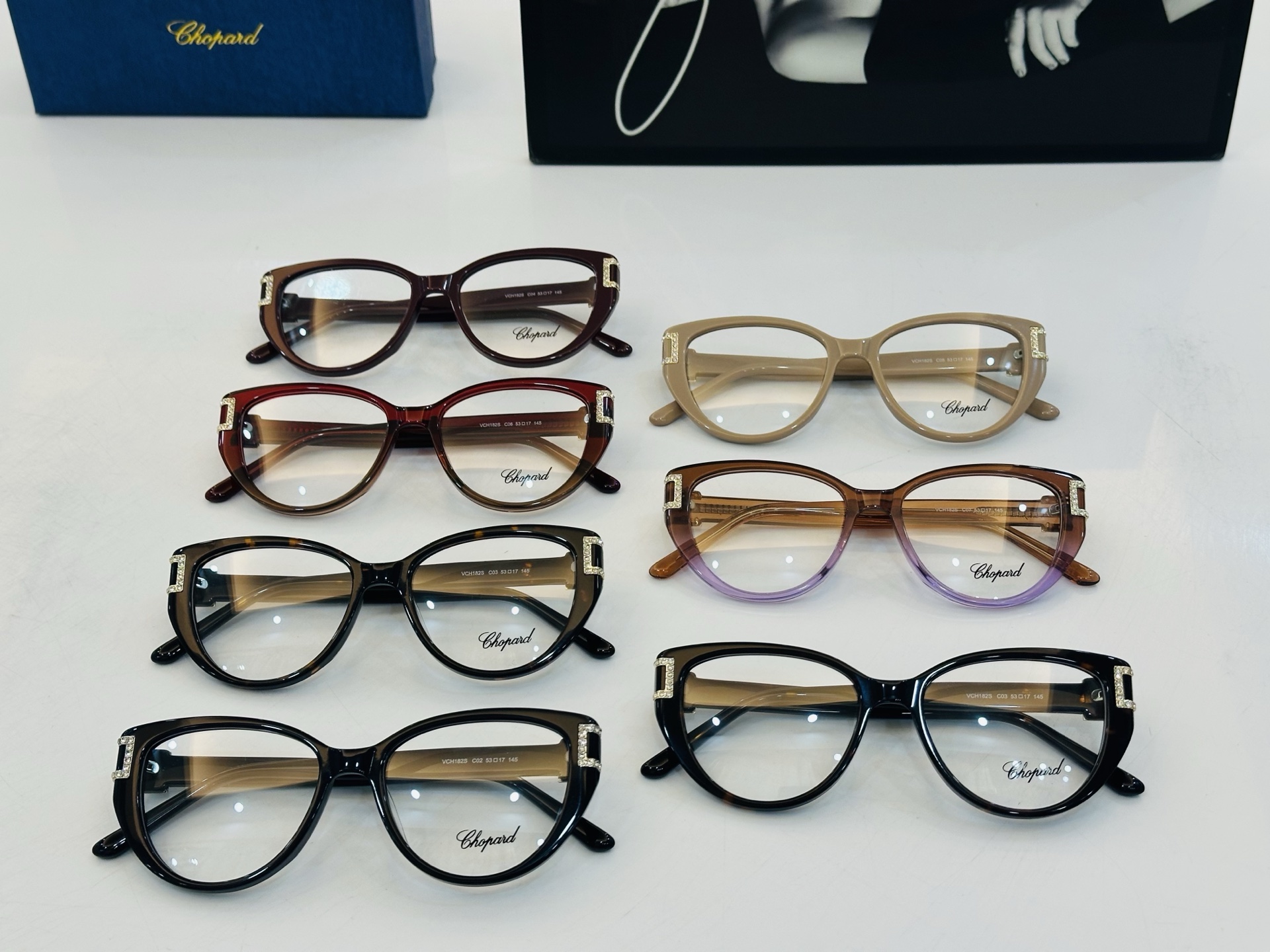 原版 ChoPard肖邦 MODEL: VCH182S Size：53口17-145 以现代时尚的设计风