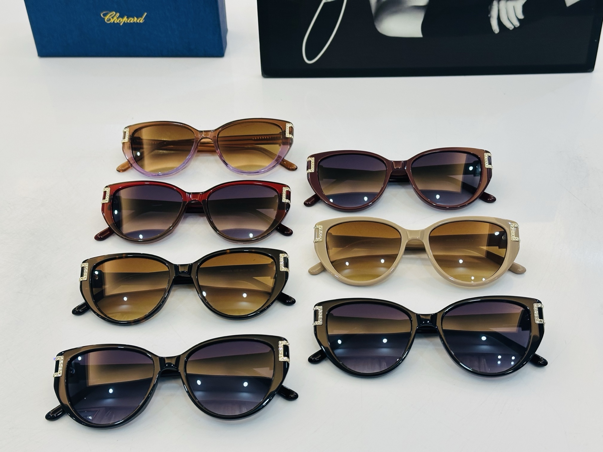 原版 ChoPard肖邦 MODEL: VCH182S Size：53口17-145 以现代时尚的设计风