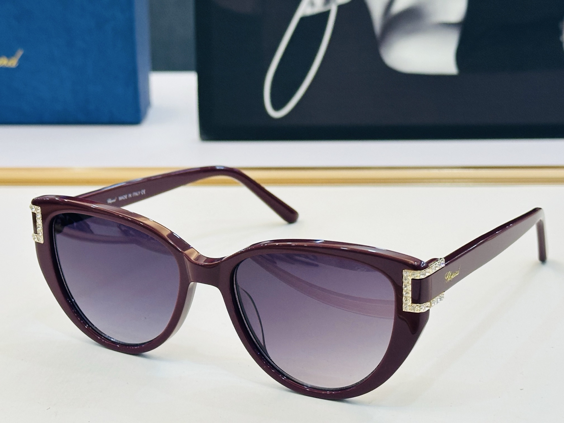 原版 ChoPard肖邦 MODEL: VCH182S Size：53口17-145 以现代时尚的设计风