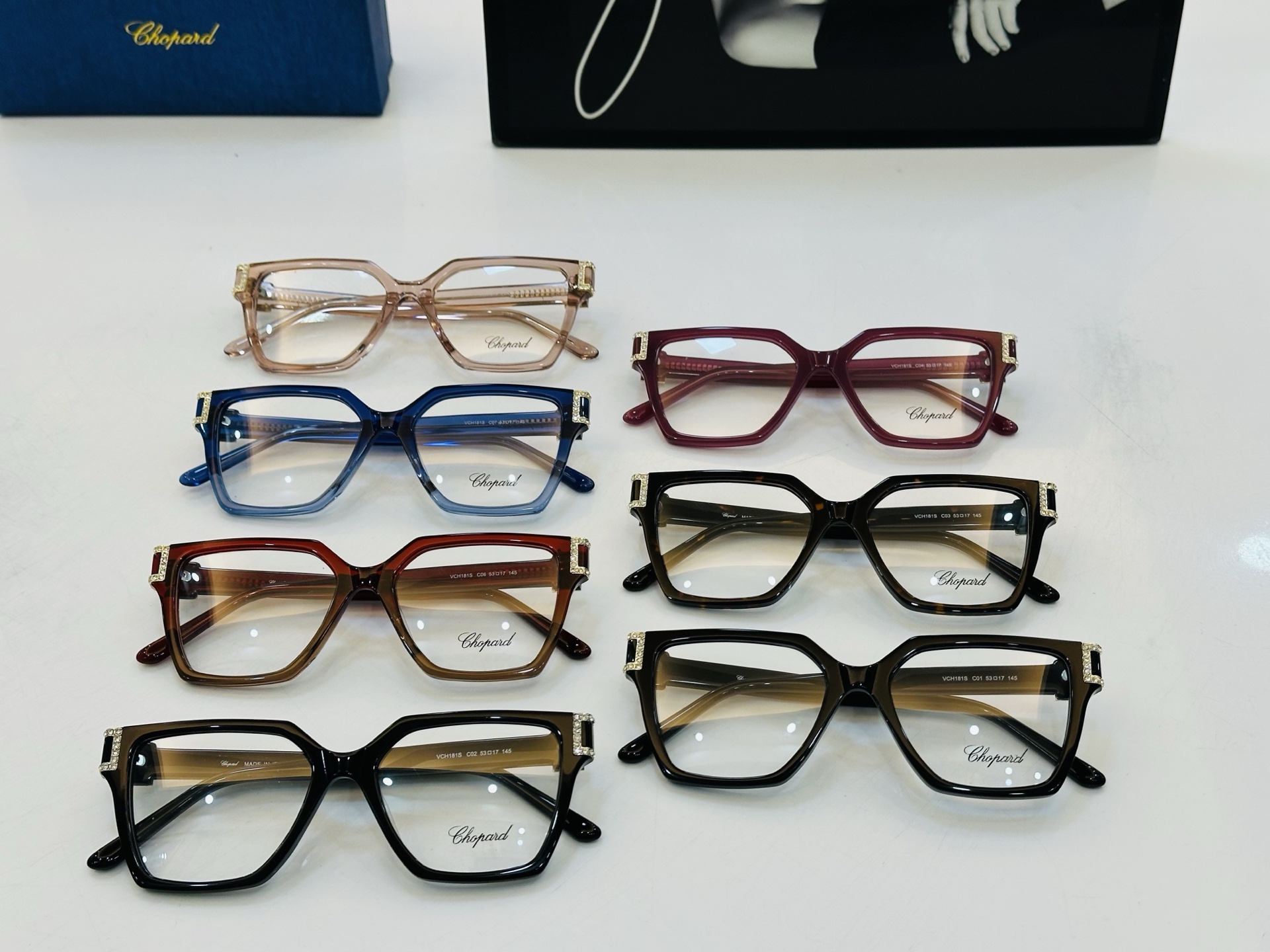 原版 ChoPard肖邦 MODEL: VCH181S Size：53口17-145 以现代时尚的设计风