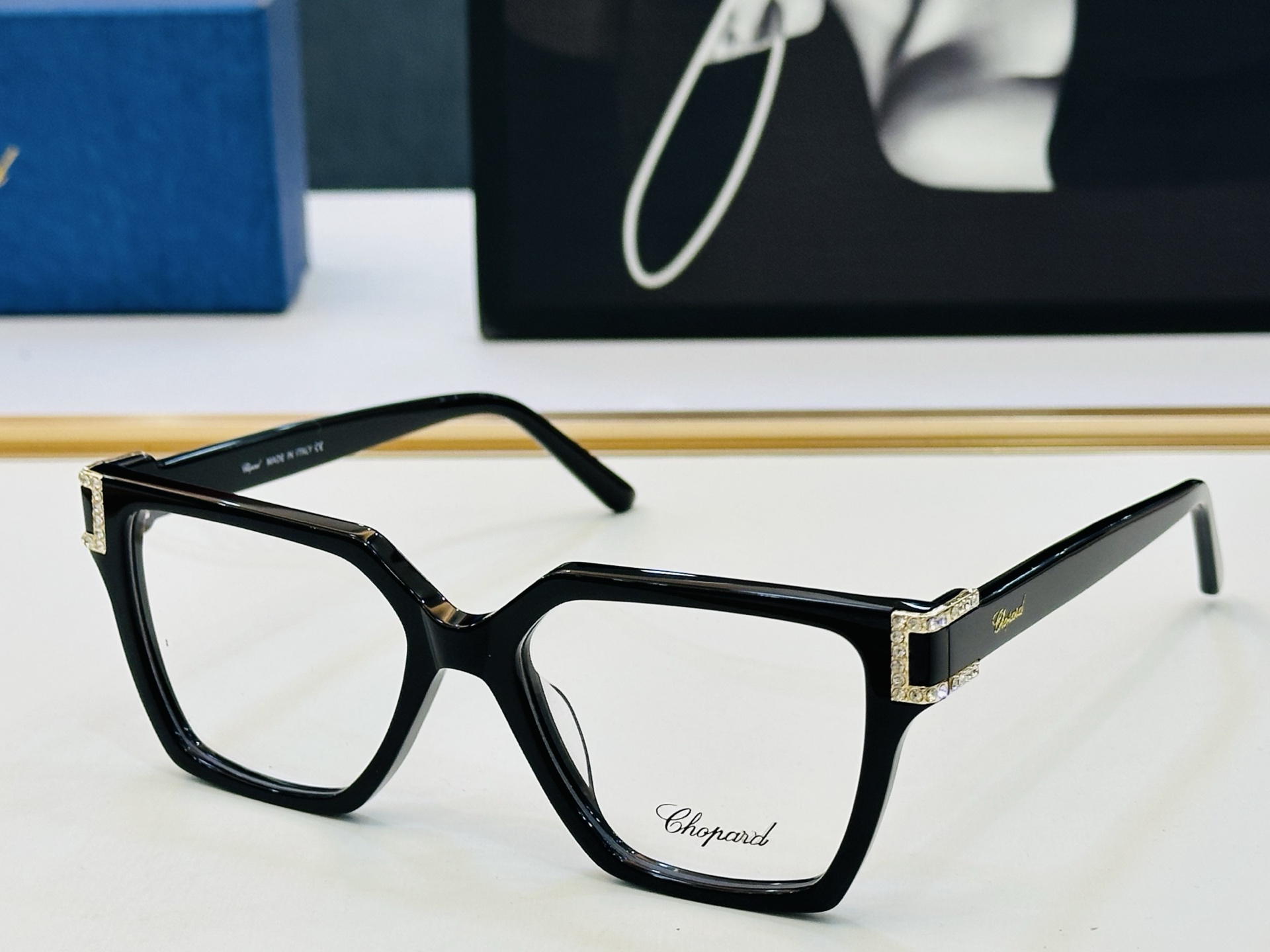 原版 ChoPard肖邦 MODEL: VCH181S Size：53口17-145 以现代时尚的设计风