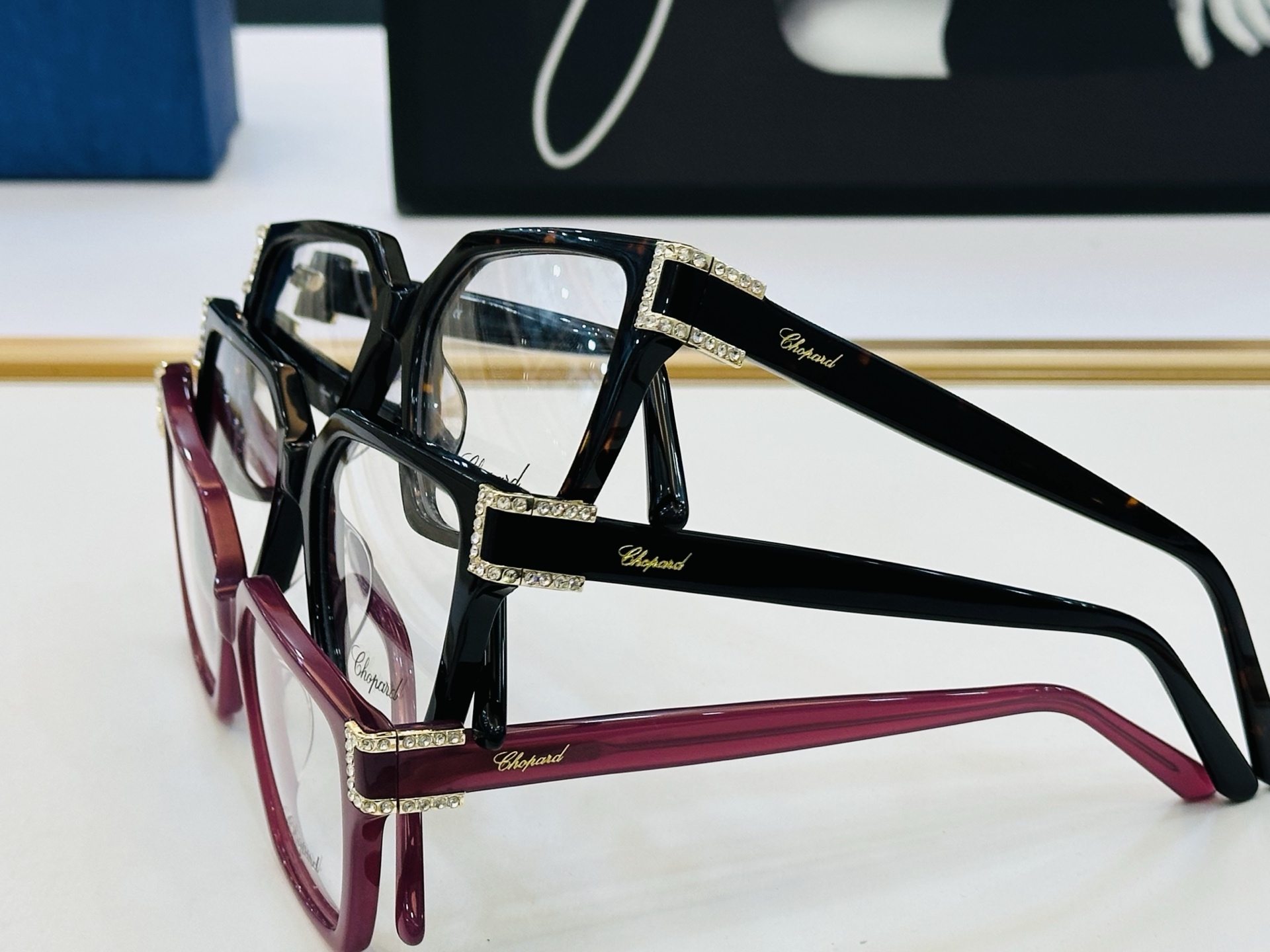 原版 ChoPard肖邦 MODEL: VCH181S Size：53口17-145 以现代时尚的设计风