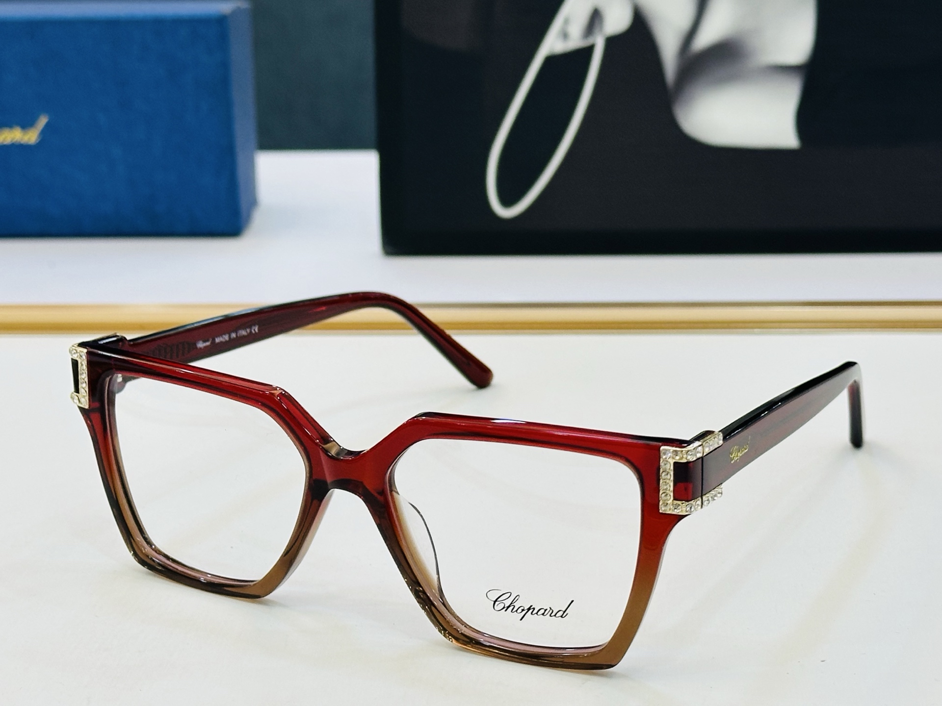 原版 ChoPard肖邦 MODEL: VCH181S Size：53口17-145 以现代时尚的设计风