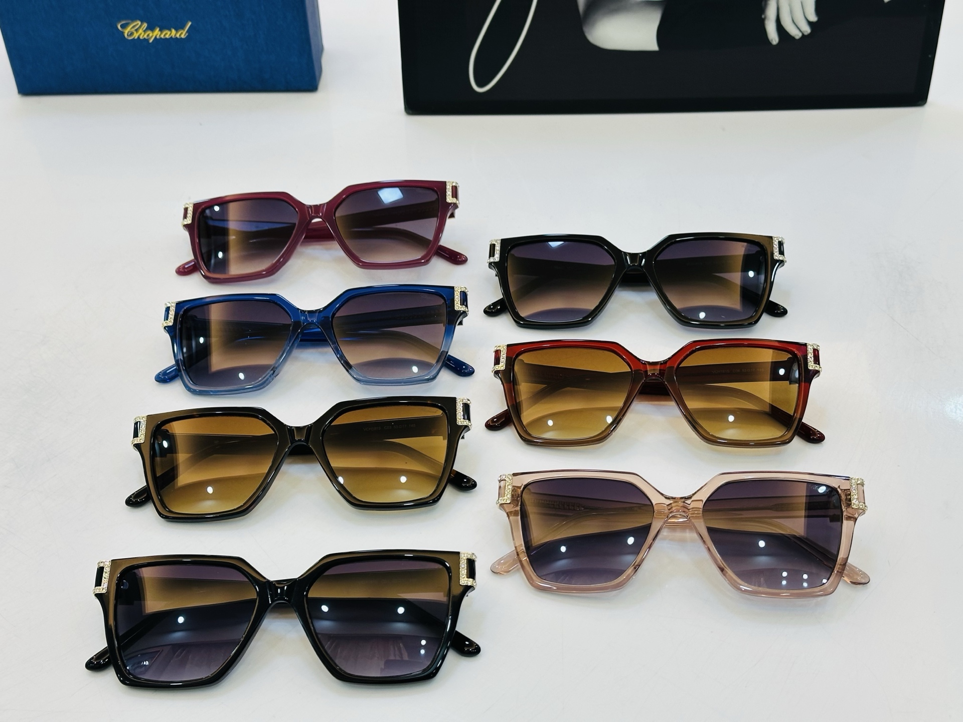 原版 ChoPard肖邦 MODEL: VCH181S Size：53口17-145 以现代时尚的设计风