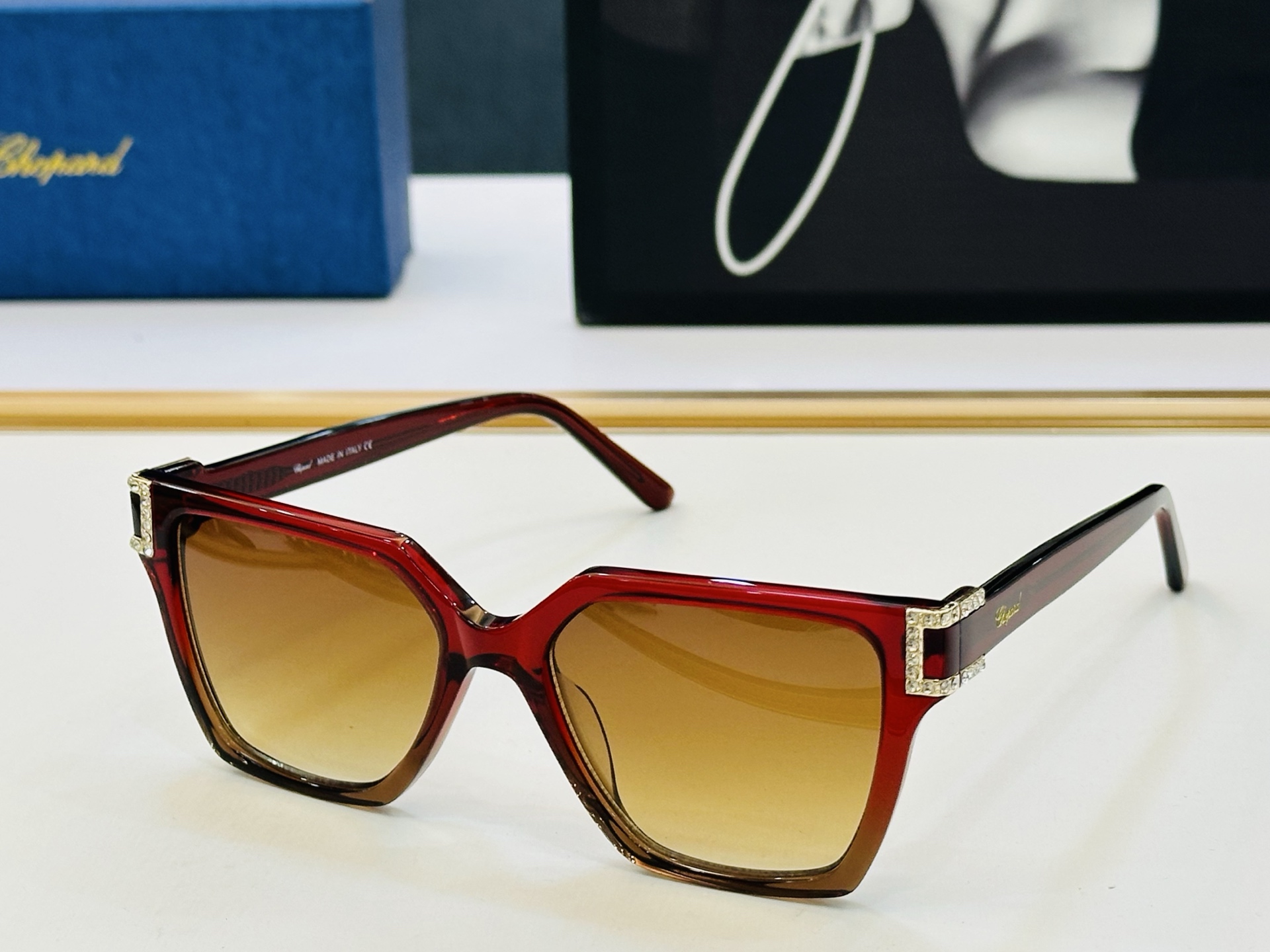 原版 ChoPard肖邦 MODEL: VCH181S Size：53口17-145 以现代时尚的设计风