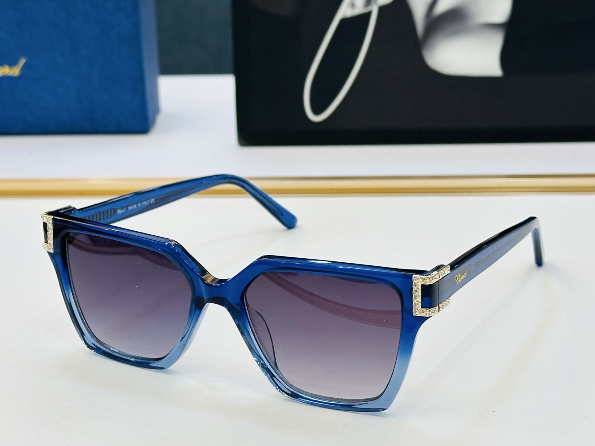 原版 ChoPard肖邦 MODEL: VCH181S Size：53口17-145 以现代时尚的设计风