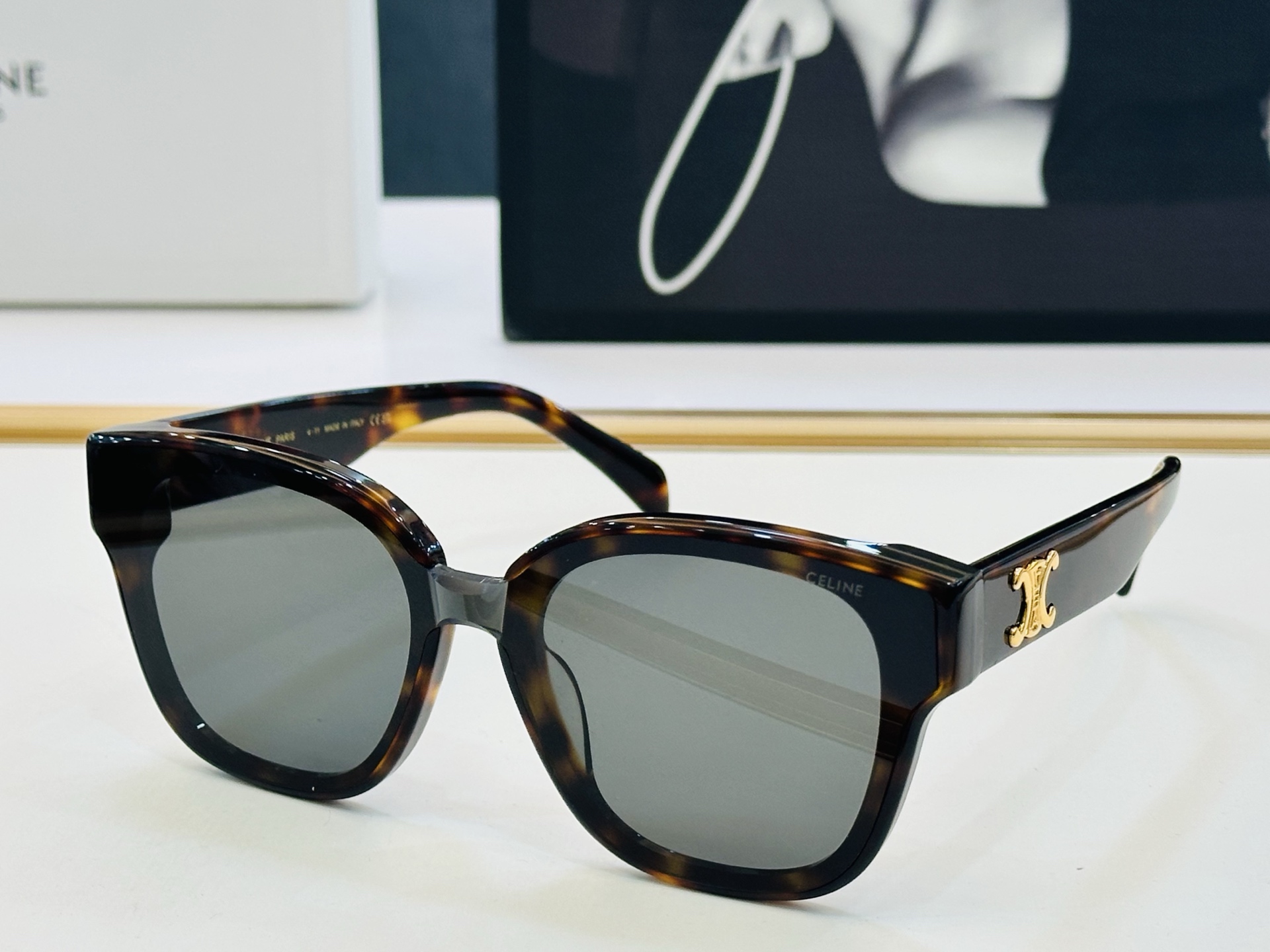 【CELINE】赛琳 CL42094 Size：53口21-145 一直热销的款式 欧美风 光泽度好 质