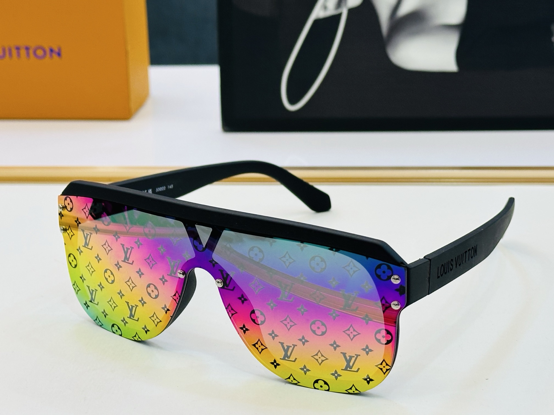 路易家 LOUIS *VUITON 原单高品质 Model: Z2878U 高端货 Size：53口22