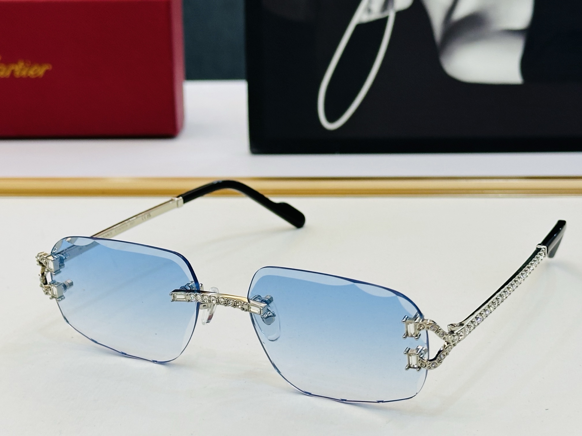 Cartie* 卡家 CT0701S 太阳镜 Size：59口17-142 工艺精湛气质十足！X男女同款