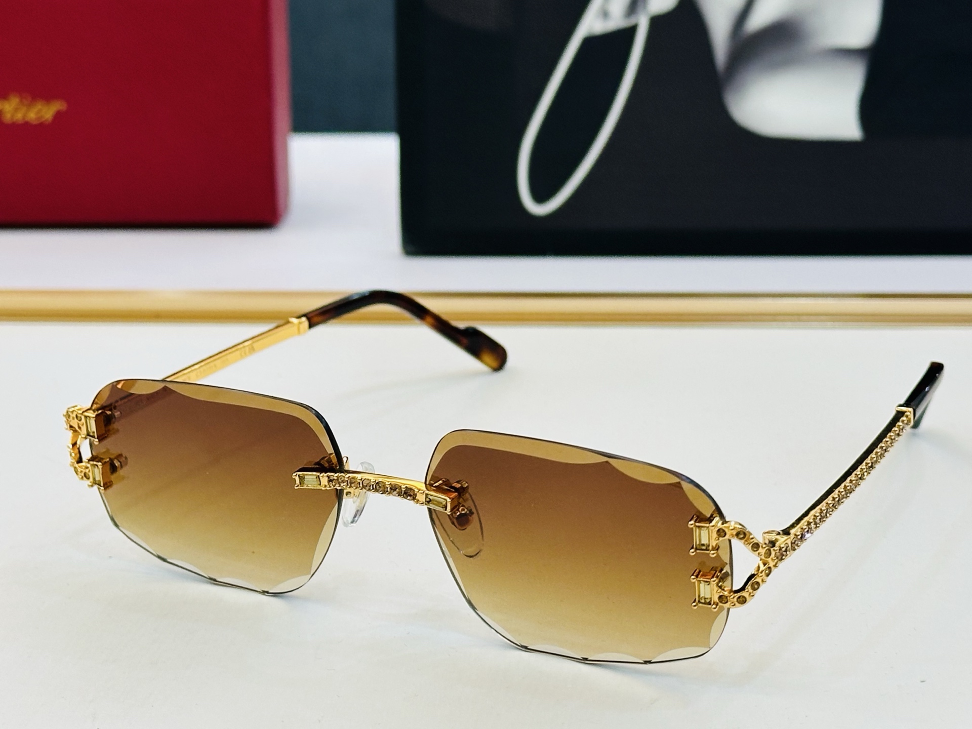 Cartie* 卡家 CT0701S 太阳镜 Size：59口17-142 工艺精湛气质十足！X男女同款