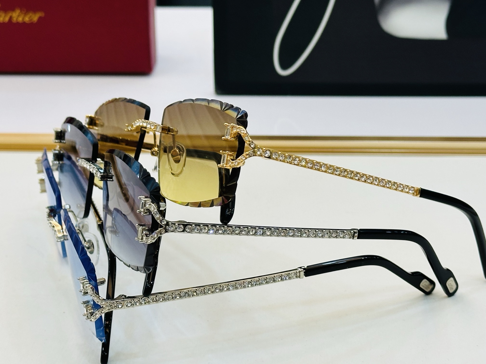 Cartie* 卡家 CT0700S 太阳镜 Size：58口17-142 工艺精湛气质十足！X男女同款