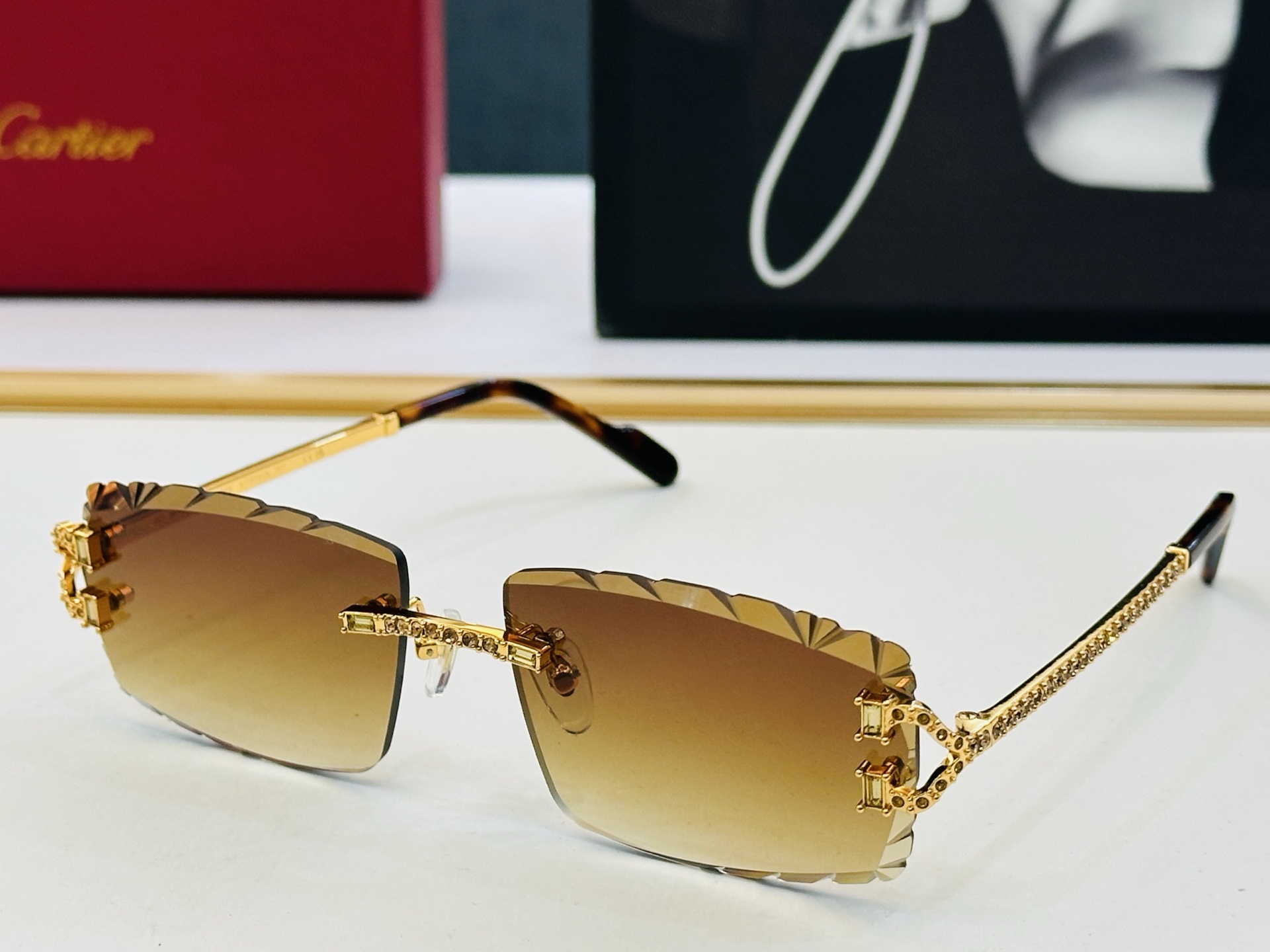 Cartie* 卡家 CT0700S 太阳镜 Size：58口17-142 工艺精湛气质十足！X男女同款
