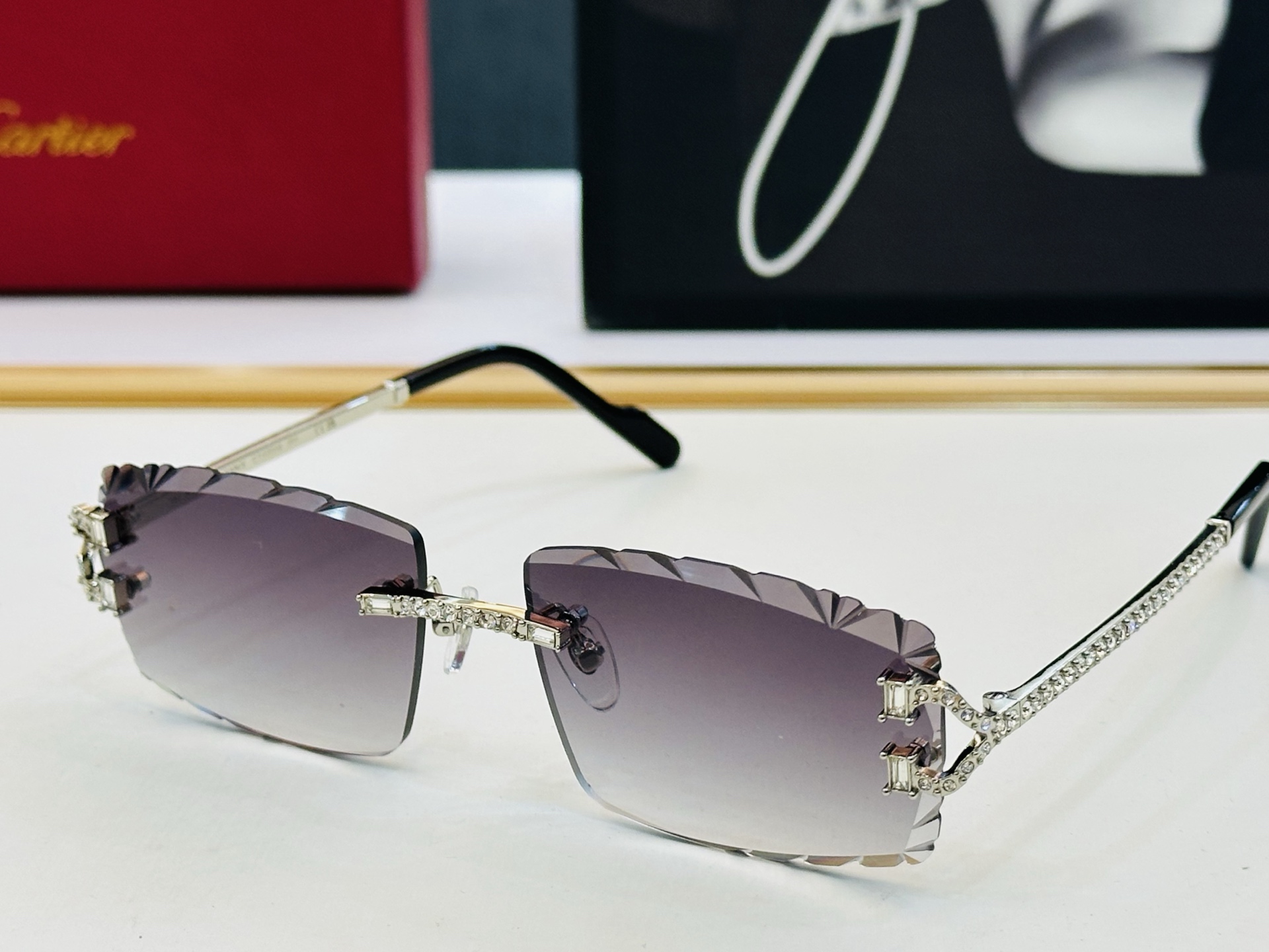 Cartie* 卡家 CT0700S 太阳镜 Size：58口17-142 工艺精湛气质十足！X男女同款