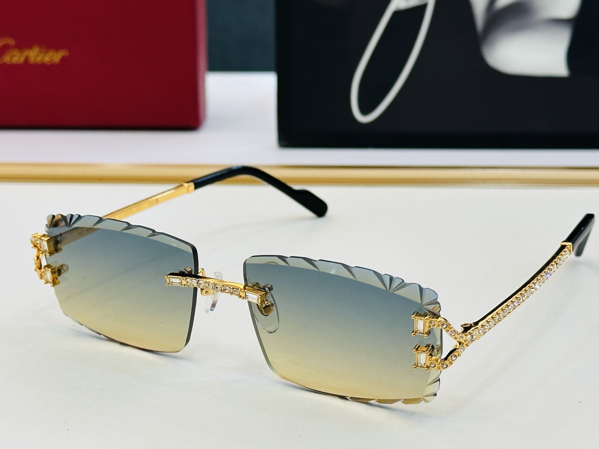 Cartie* 卡家 CT0700S 太阳镜 Size：58口17-142 工艺精湛气质十足！X男女同款