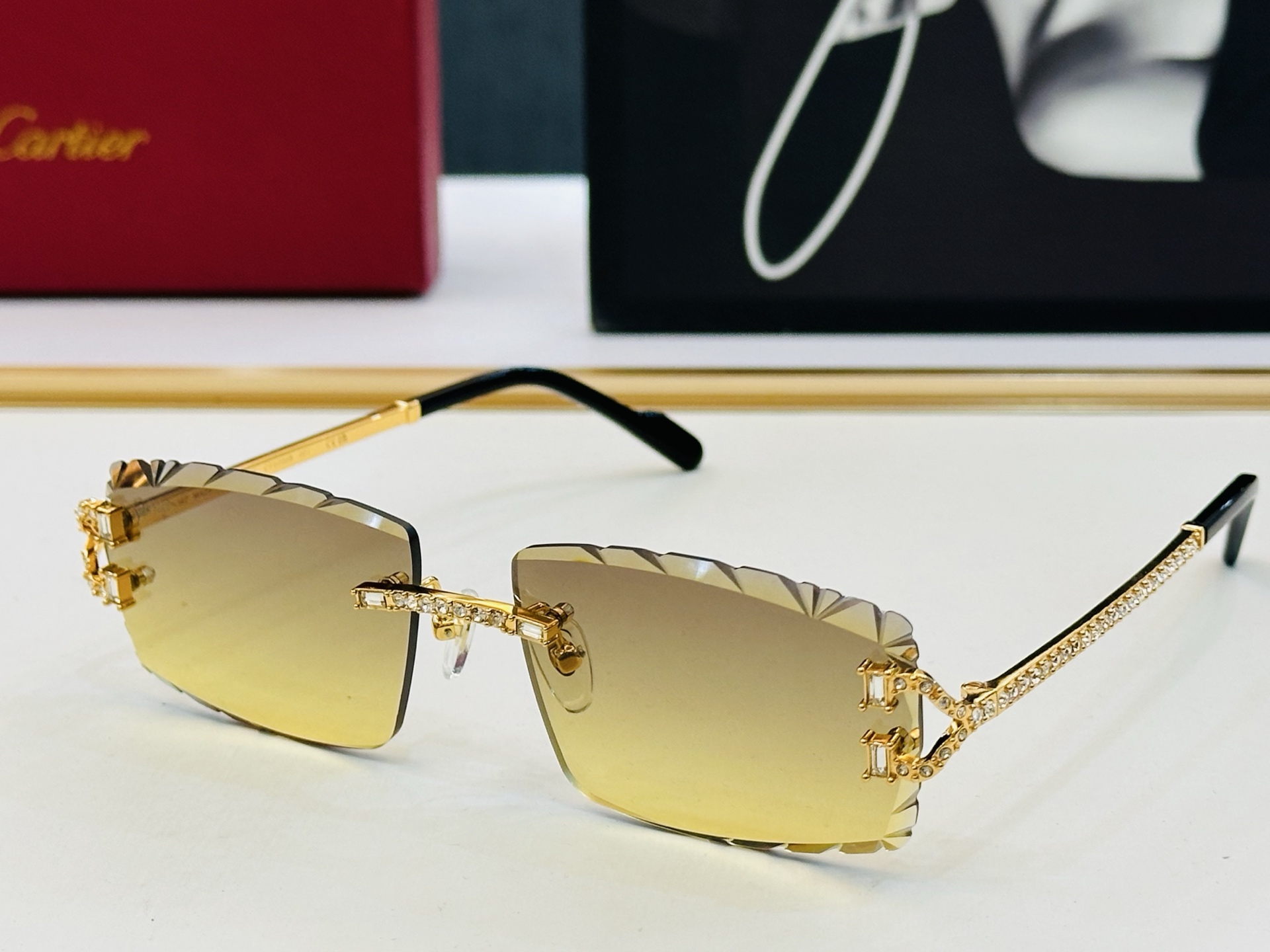 Cartie* 卡家 CT0700S 太阳镜 Size：58口17-142 工艺精湛气质十足！X男女同款