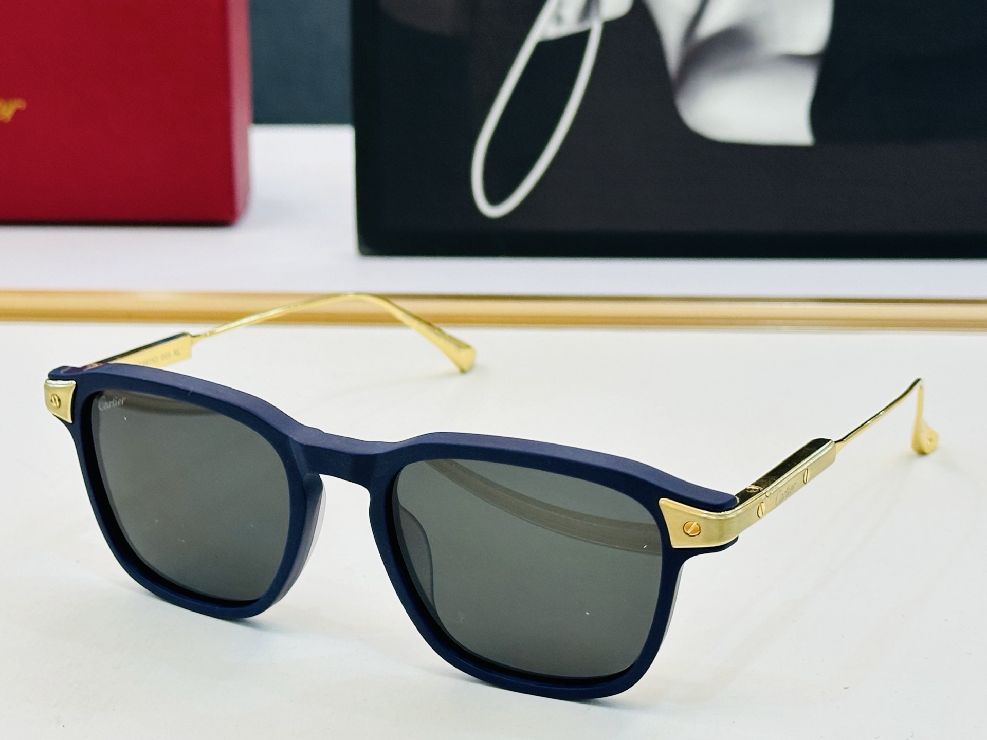 Cartie* 卡家 CT0611O 太阳镜 Size：52口20-145 工艺精湛气质十足！q男女同款