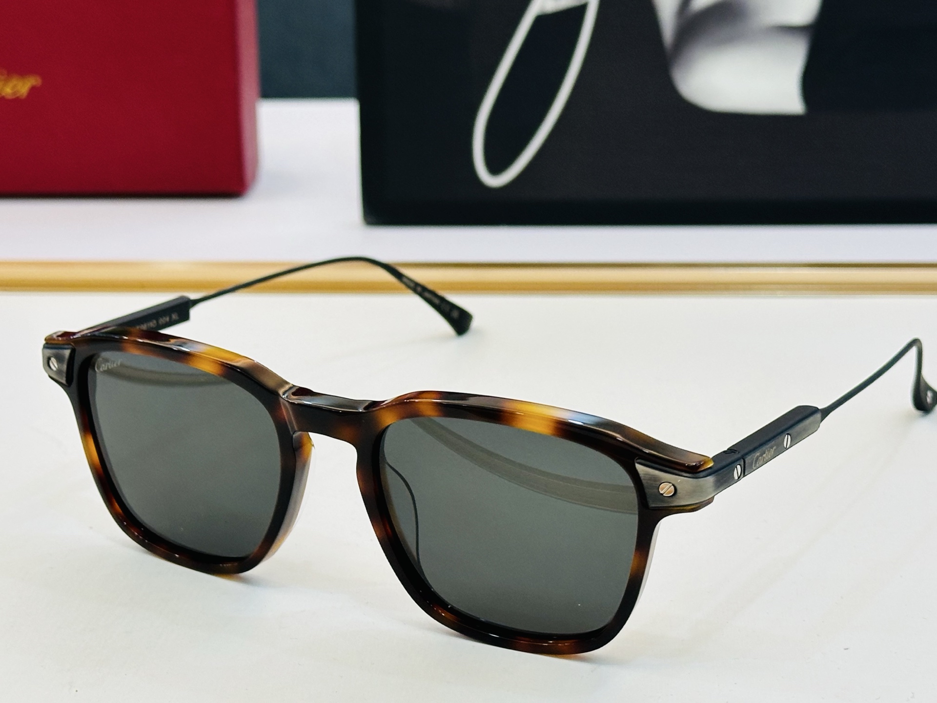 Cartie* 卡家 CT0611O 太阳镜 Size：52口20-145 工艺精湛气质十足！q男女同款