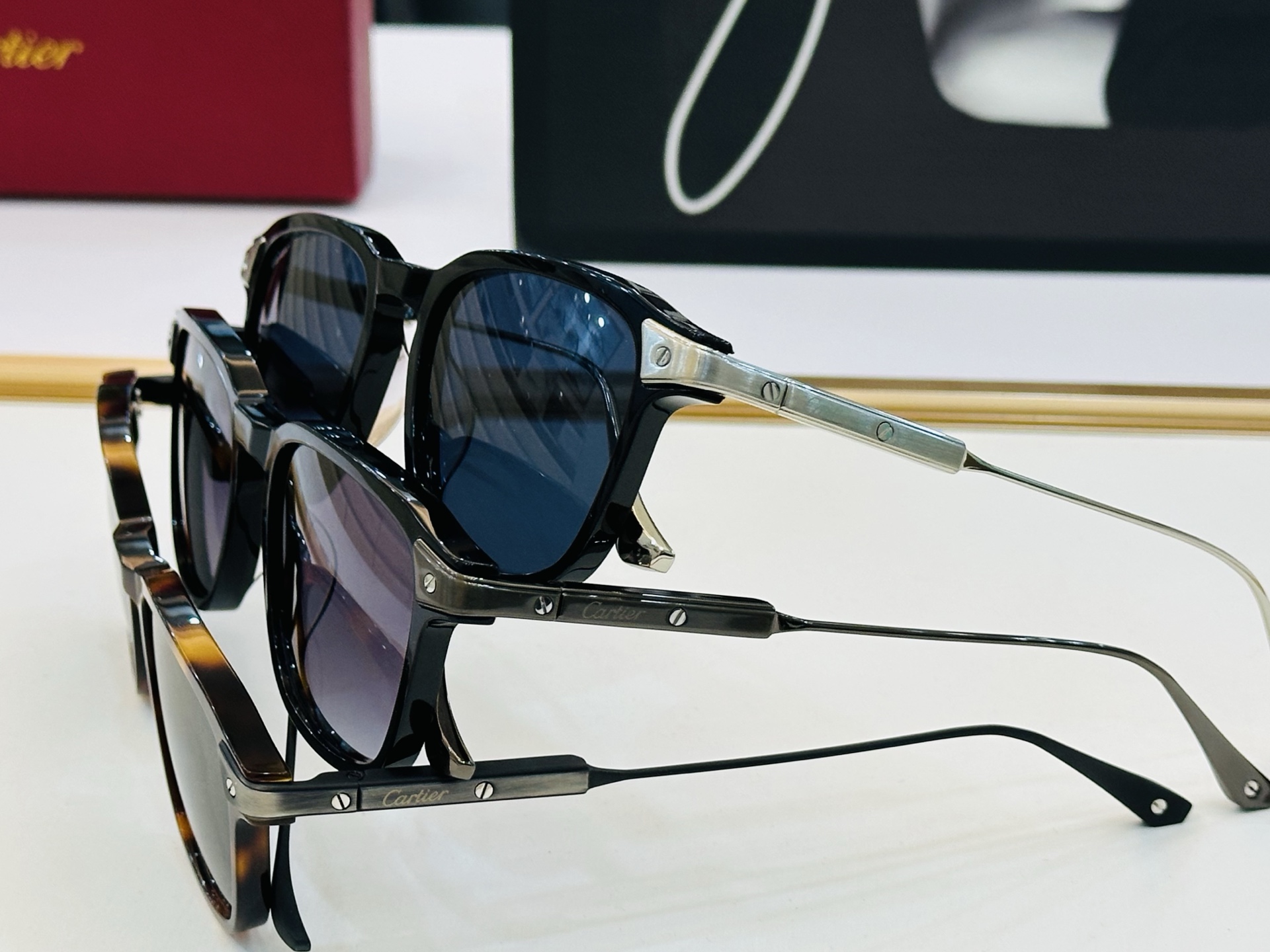 Cartie* 卡家 CT0611O 太阳镜 Size：52口20-145 工艺精湛气质十足！q男女同款