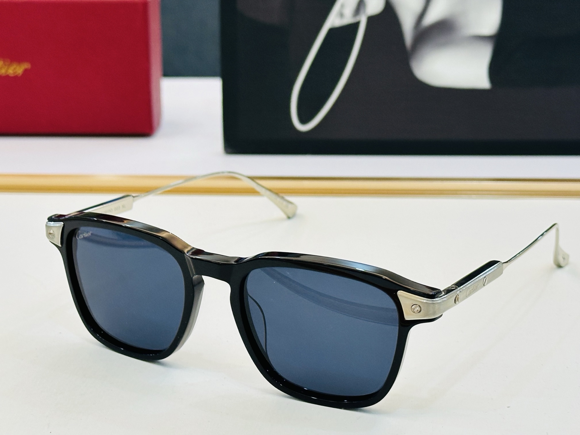 Cartie* 卡家 CT0611O 太阳镜 Size：52口20-145 工艺精湛气质十足！q男女同款