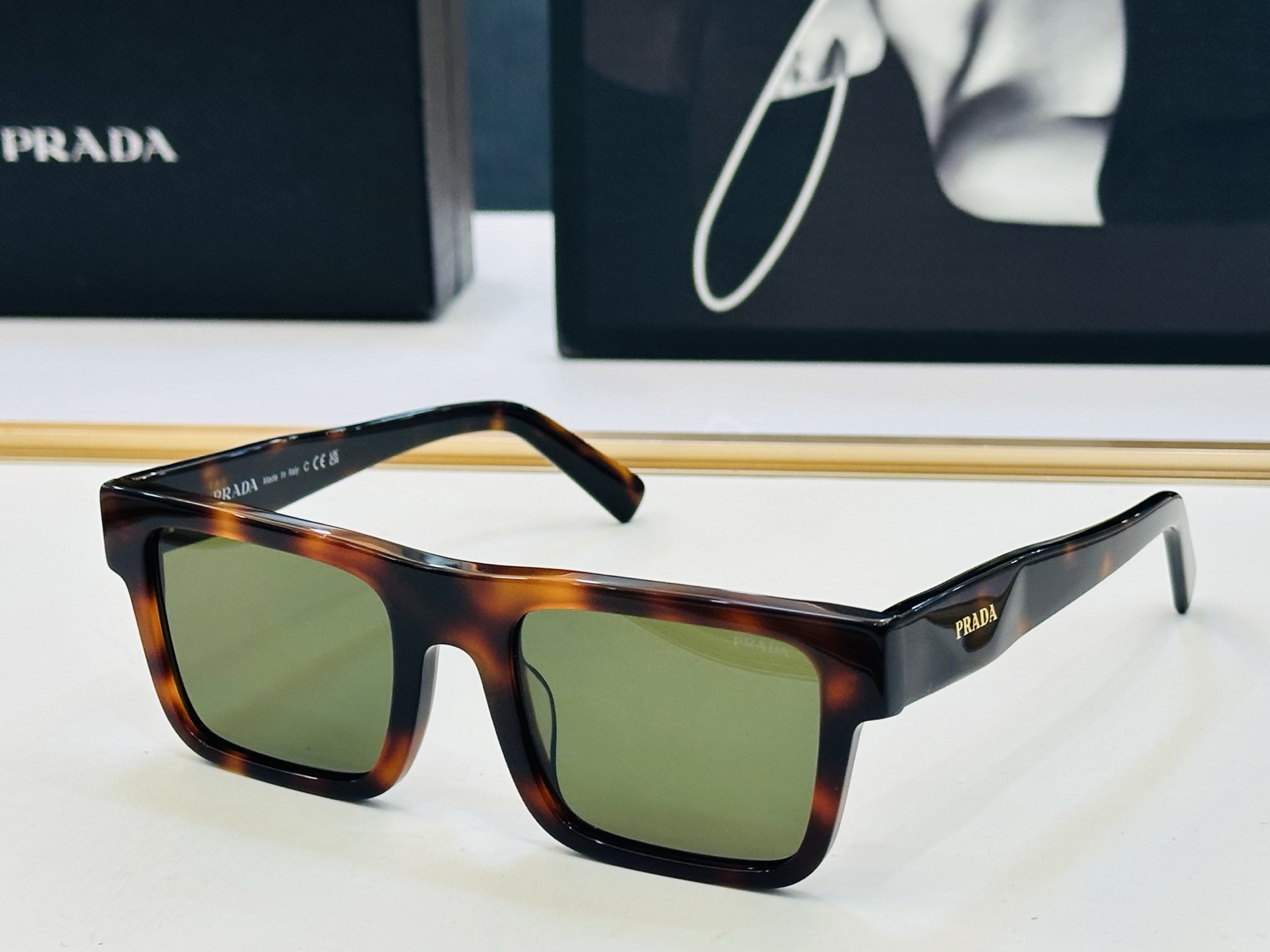 🔺PRAD*🔻普家 PR19WS Size：52口21-145 眼镜系列堪称精湛制作 彰显独特个 L最新