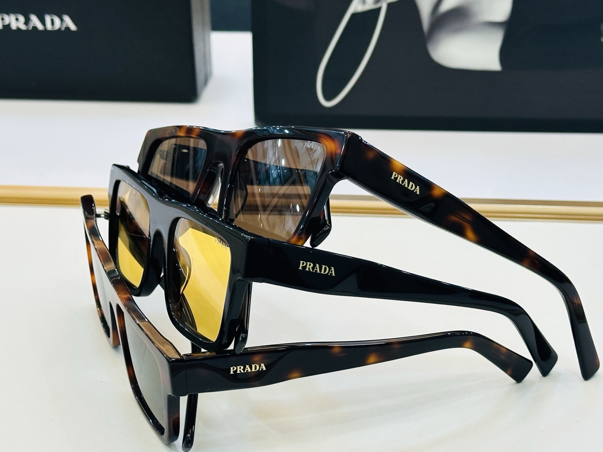 🔺PRAD*🔻普家 PR19WS Size：52口21-145 眼镜系列堪称精湛制作 彰显独特个 L最新