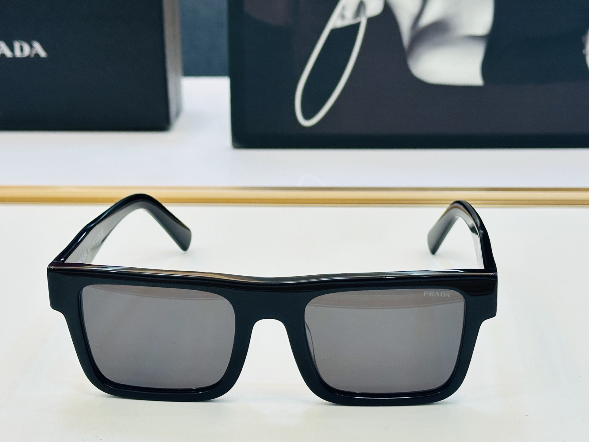 🔺PRAD*🔻普家 PR19WS Size：52口21-145 眼镜系列堪称精湛制作 彰显独特个 L最新