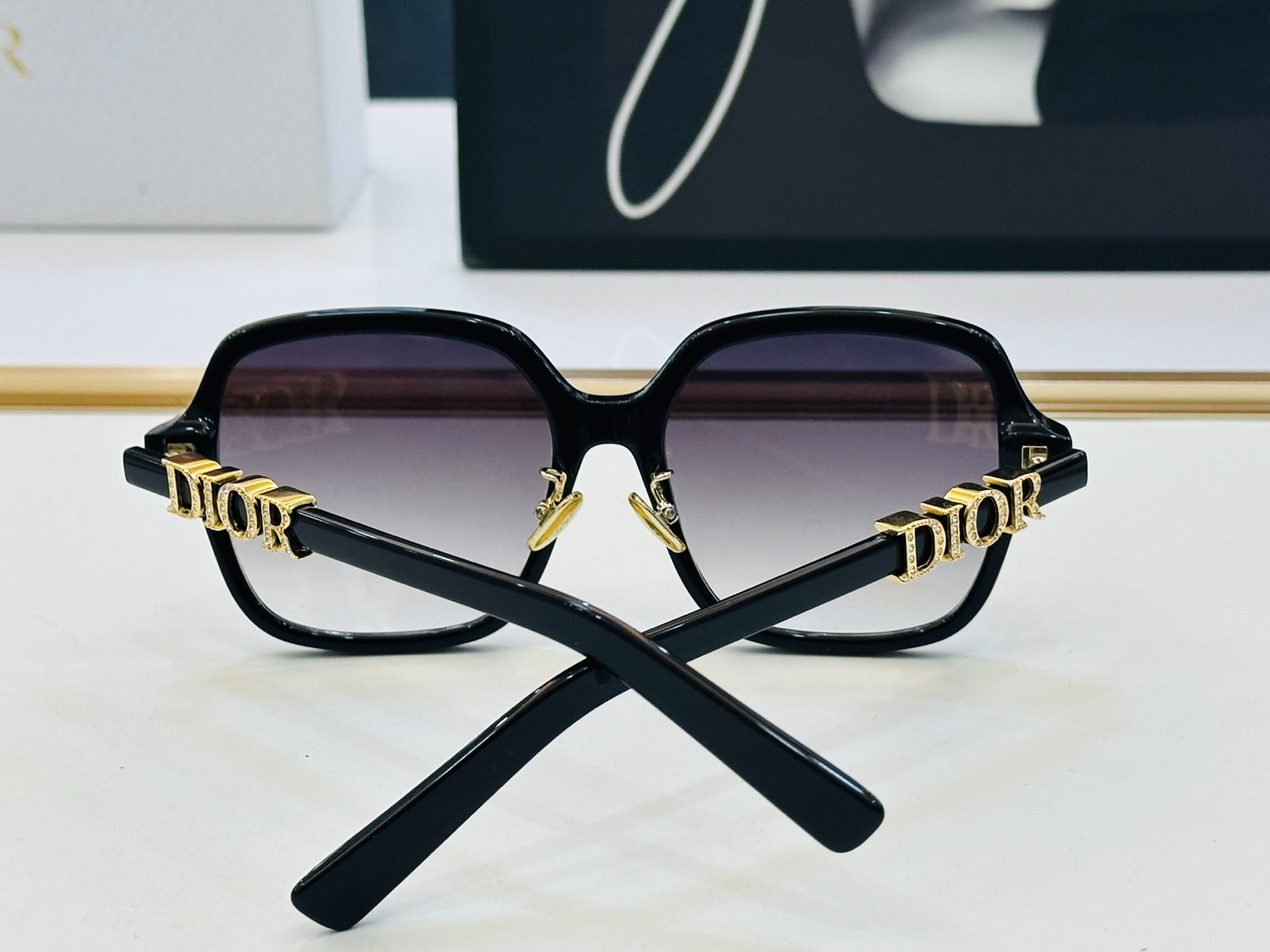 🔻🔻🔻DIO* CDICon S1F 迪家 Size：56口18-145 春夏款墨镜 😎🔆。。搭配镜腿精