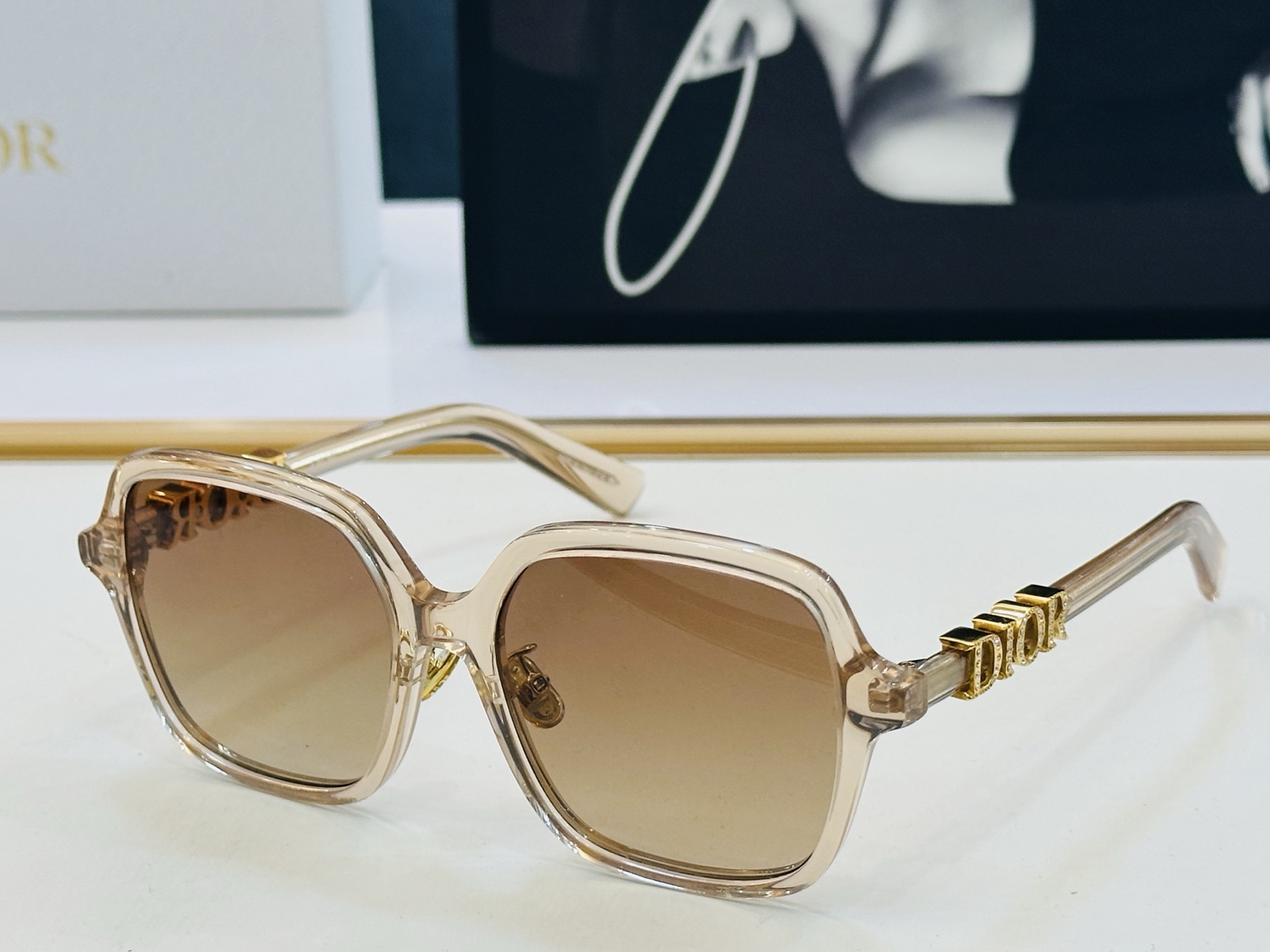 🔻🔻🔻DIO* CDICon S1F 迪家 Size：56口18-145 春夏款墨镜 😎🔆。。搭配镜腿精