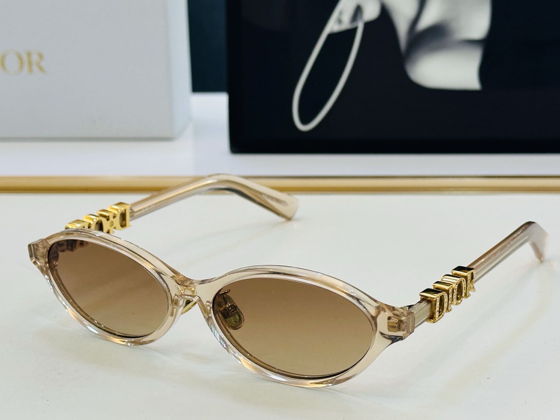 🔻🔻🔻DIO* CDICon R1F 迪家 Size：57口17-145 春夏款墨镜 😎🔆。。搭配镜腿精