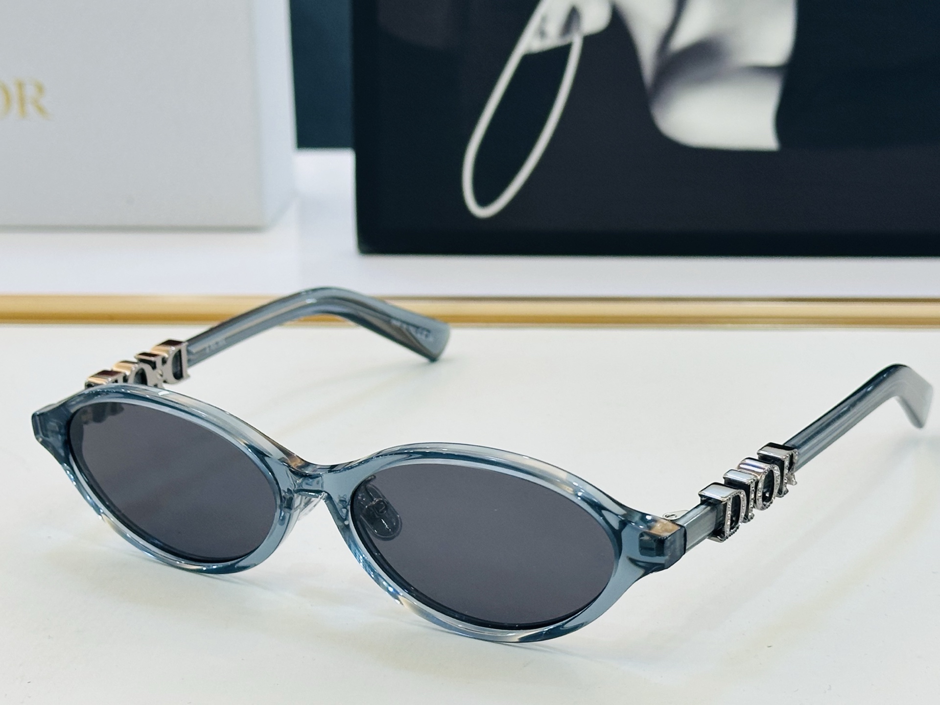 🔻🔻🔻DIO* CDICon R1F 迪家 Size：57口17-145 春夏款墨镜 😎🔆。。搭配镜腿精