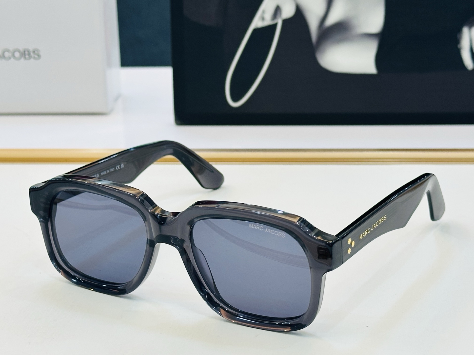 Marc jacobs 马杰家 MJ893 Size：55口19-145 采用今年流行的板材 Z完美设计